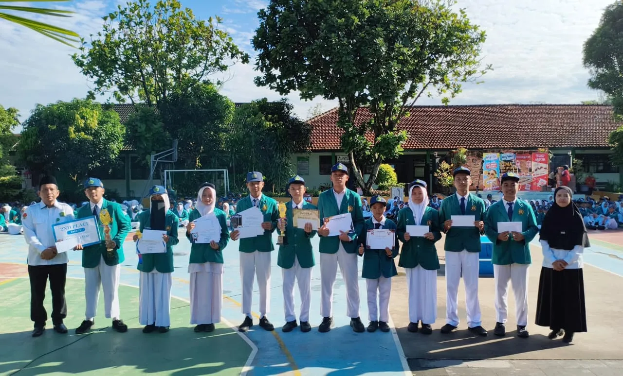 Penuh Kemeriahan, MTs N 3 Sleman Banjir Prestasi di Momen Penyerahan Reward Senin Pagi
