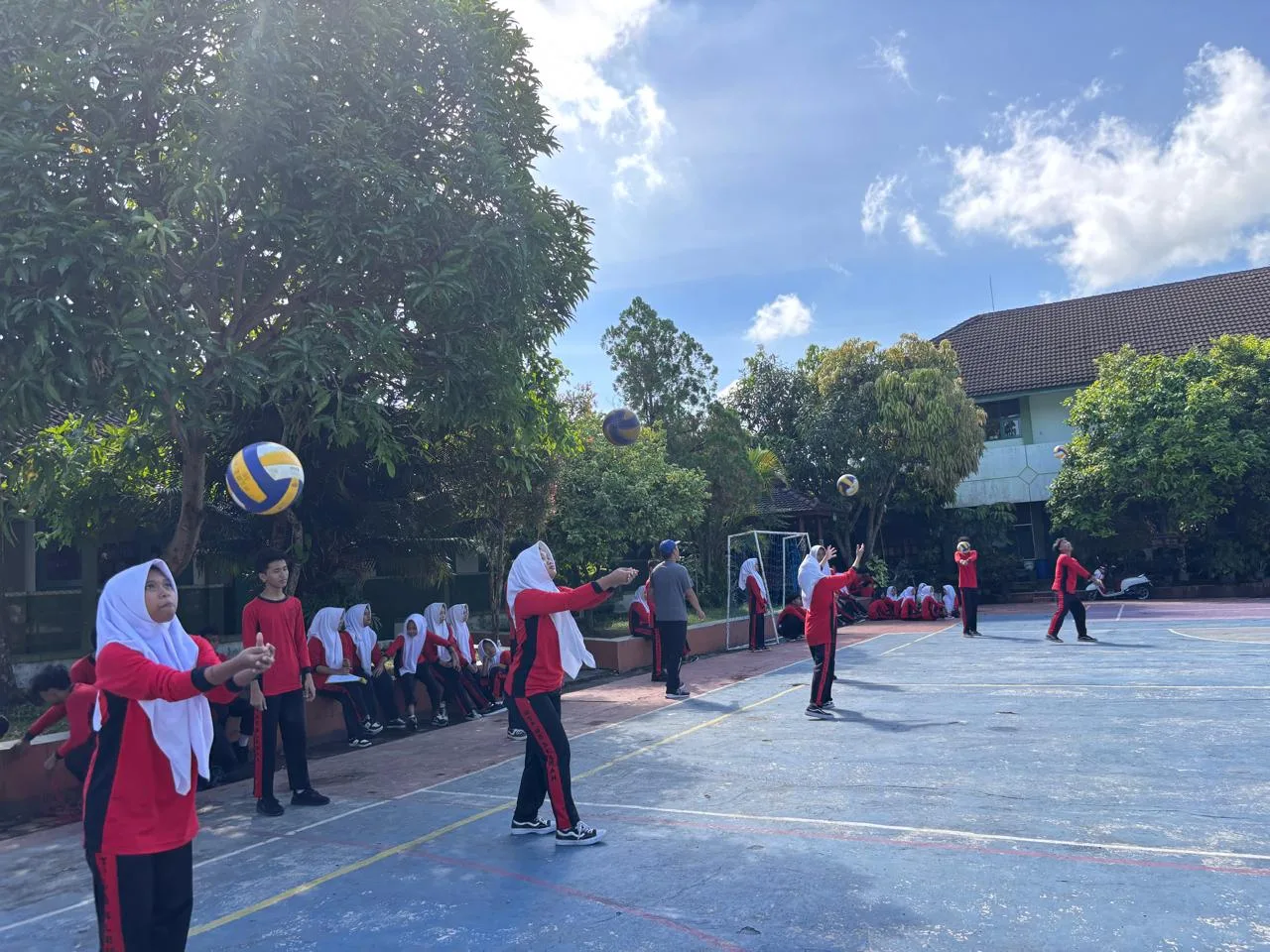 Siswa Kelas IX MTsN 8 Sleman Semangat Ikuti Ujian Praktik Olahraga