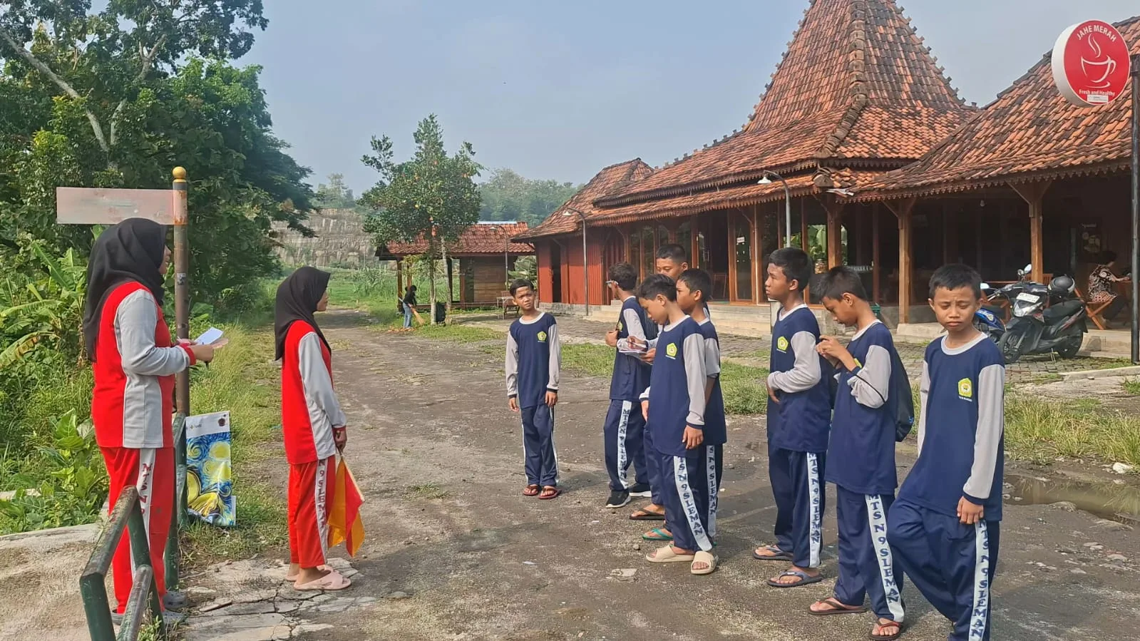 Jelajah Alam Warnai Hari Kedua Kemah Akhir Tahun MTsN 9 Sleman