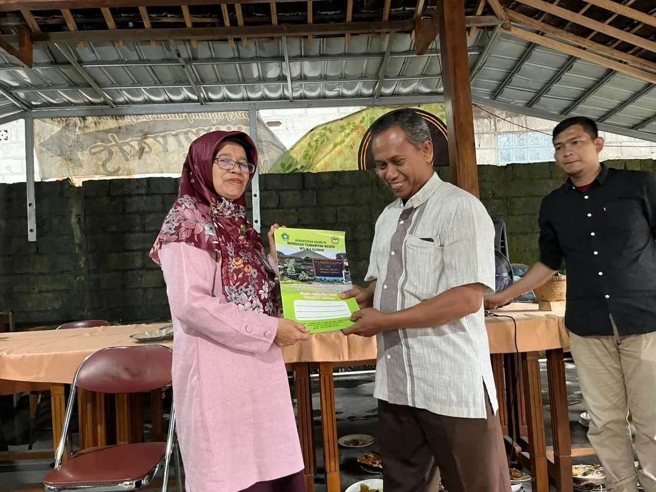 MTsN 2 Sleman Gelar Koordinasi Madrasah dan Mangayubagyo, Doakan Keberangkatan Haji Bapak Ritno