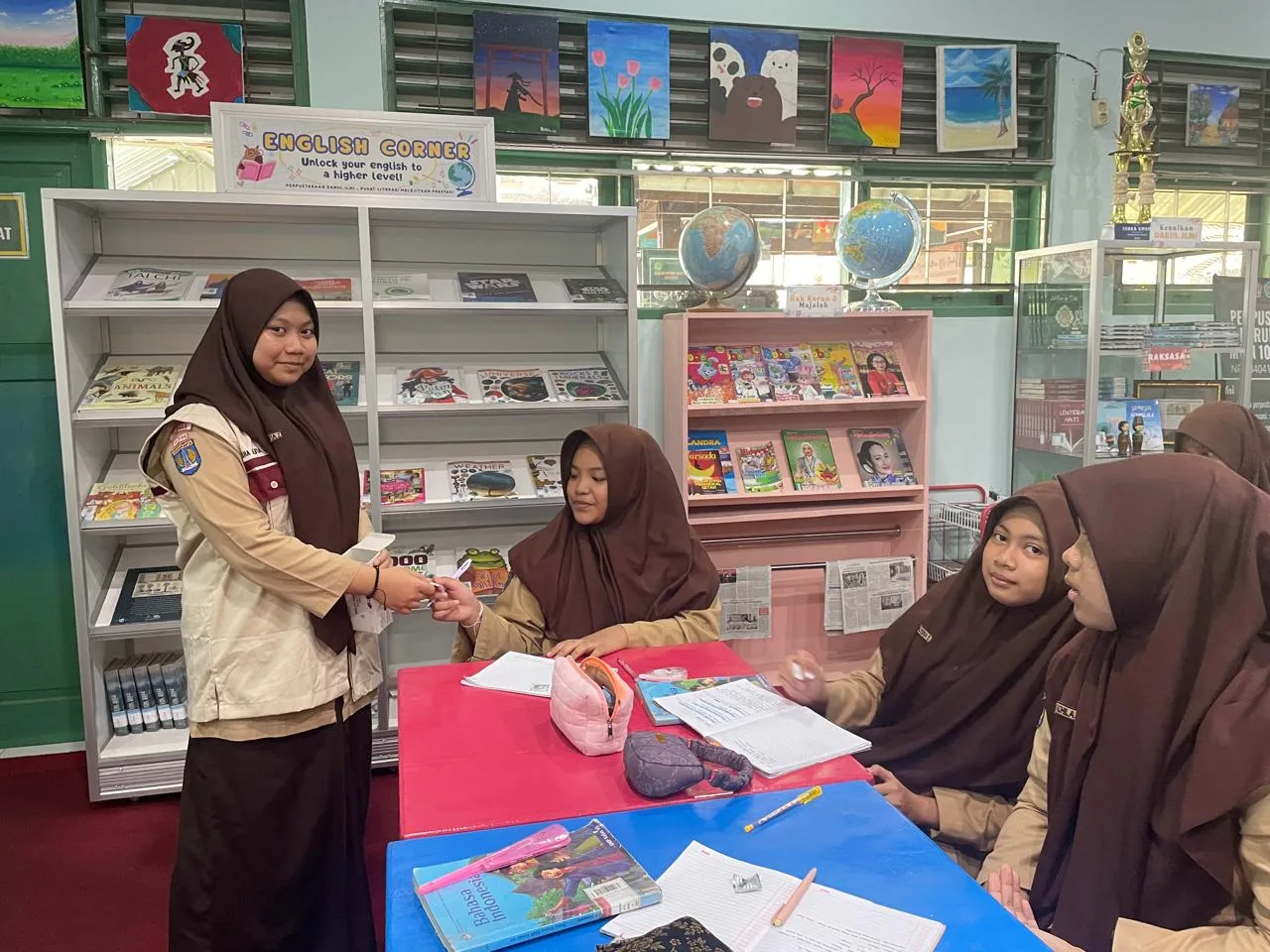 PMR MTsN 10 Sleman Bagikan Tablet Tambah Darah