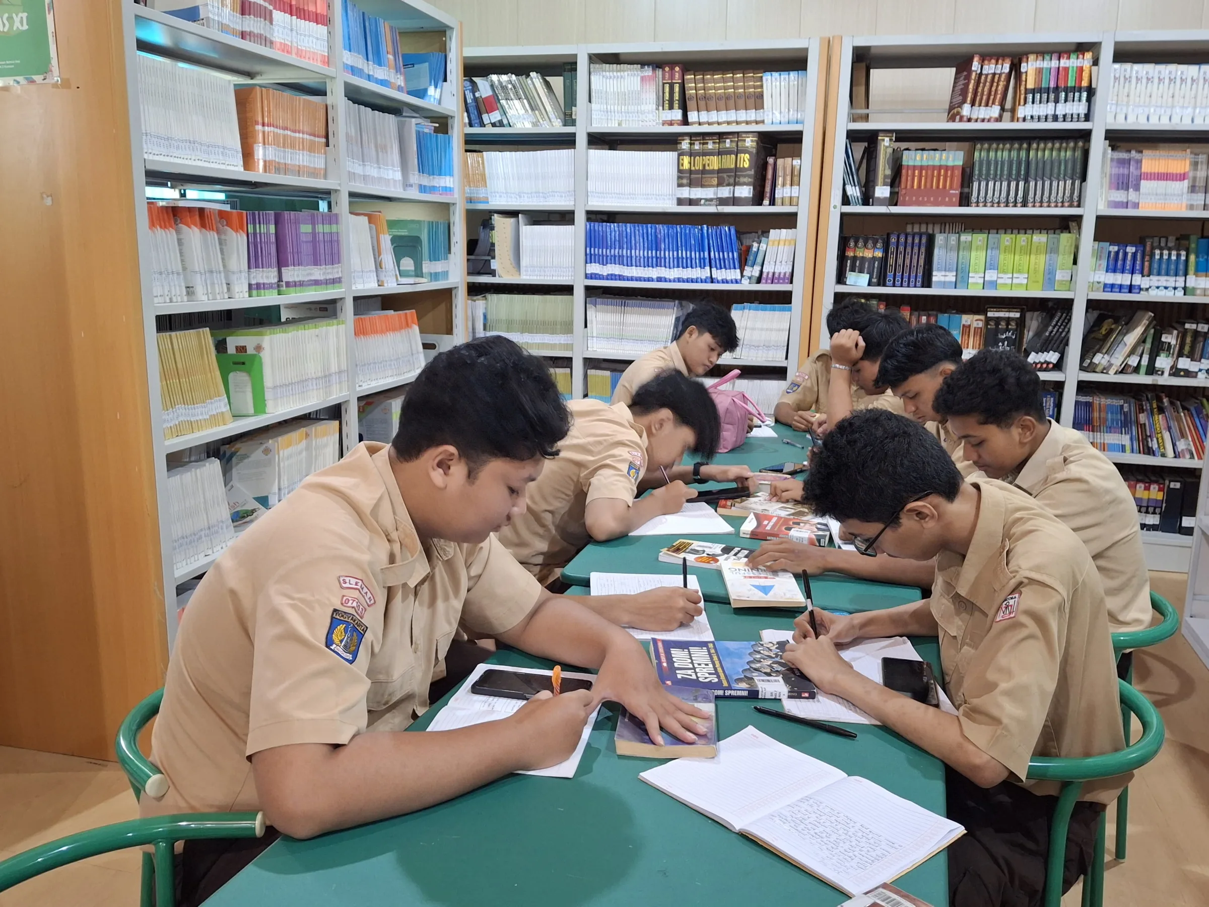 Implementasi Pembelajaran Sosiologi Berbasis Literasi di Perpustakaan Bahrul Ilmi MAN 2 Sleman