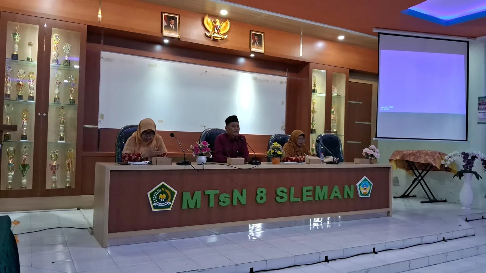 Kepala MTsN 8 Sleman Berikan Pembinaan dalam Pertemuan Dharma Wanita