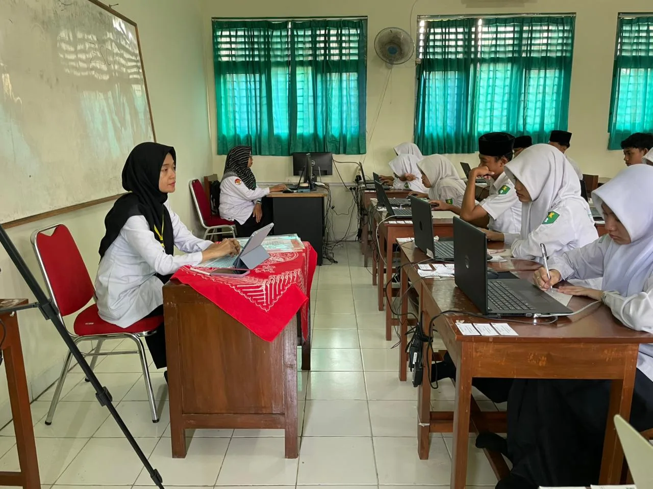 Pelaksanaan TKAD di MTsN 4 Sleman Berjalan Lancar dan Tertib