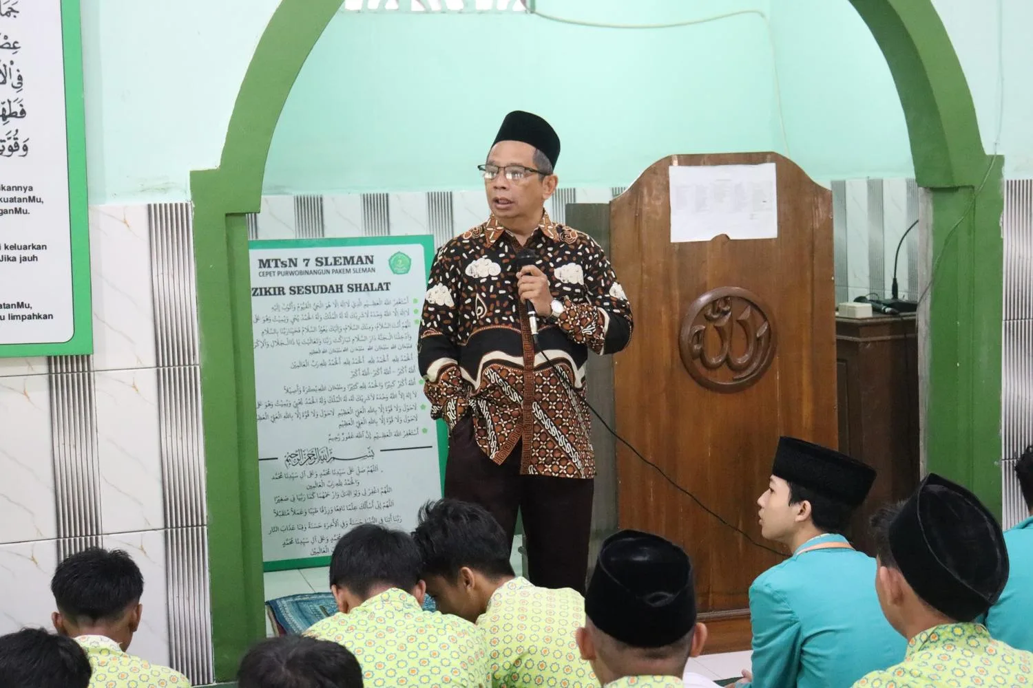 Perkuat Kesiapan Murid Kelas IX Jelang TKAD 2026, MTsN 7 Sleman Selenggarakan Sholat Dhuha dan Doa Bersama
