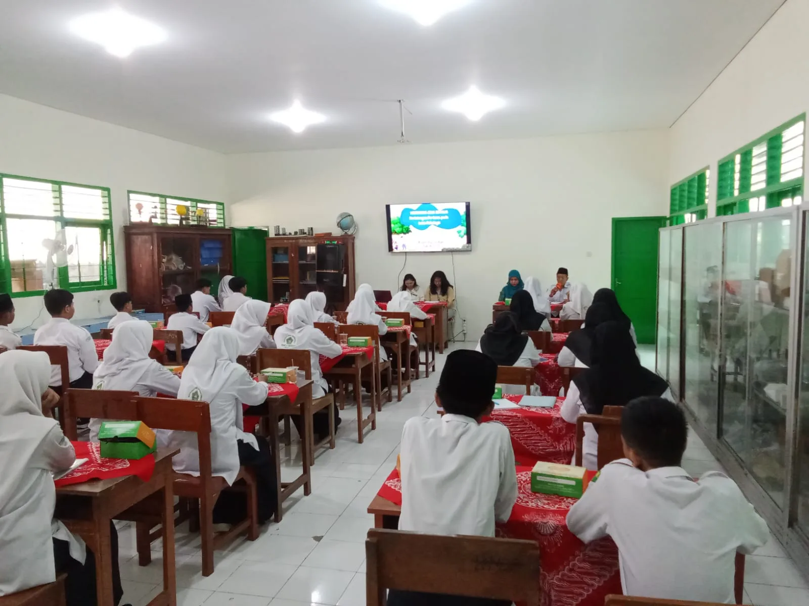 Fasilitasi P3LP oleh Puskesmas Sleman: Upaya Peningkatan Kompetensi Penanganan Psikologis Awal di MTsN 4 Sleman
