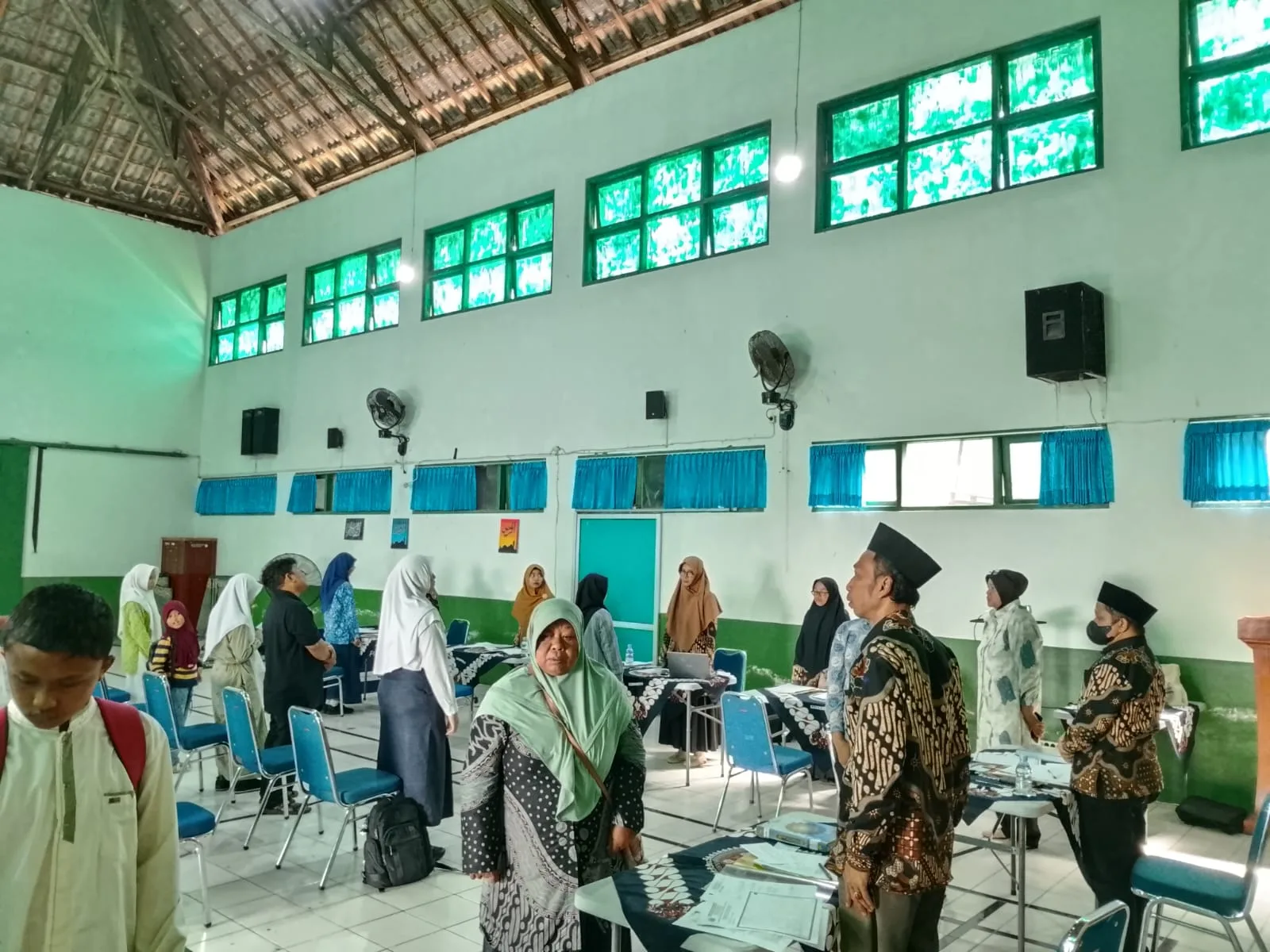 Gelorakan Semangat Nasionalisme, Calon Siswa dan Orang Tua Nyanyikan Indonesia Raya di Sela Seleksi PMBM MAN 5 Sleman