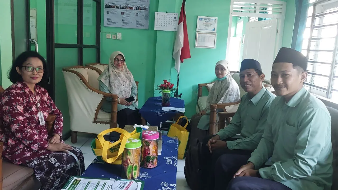 Pererat Silaturahmi, Tim Penjaringan PMB MAN 5 Sleman Kunjungi SMPN 1 Tempel