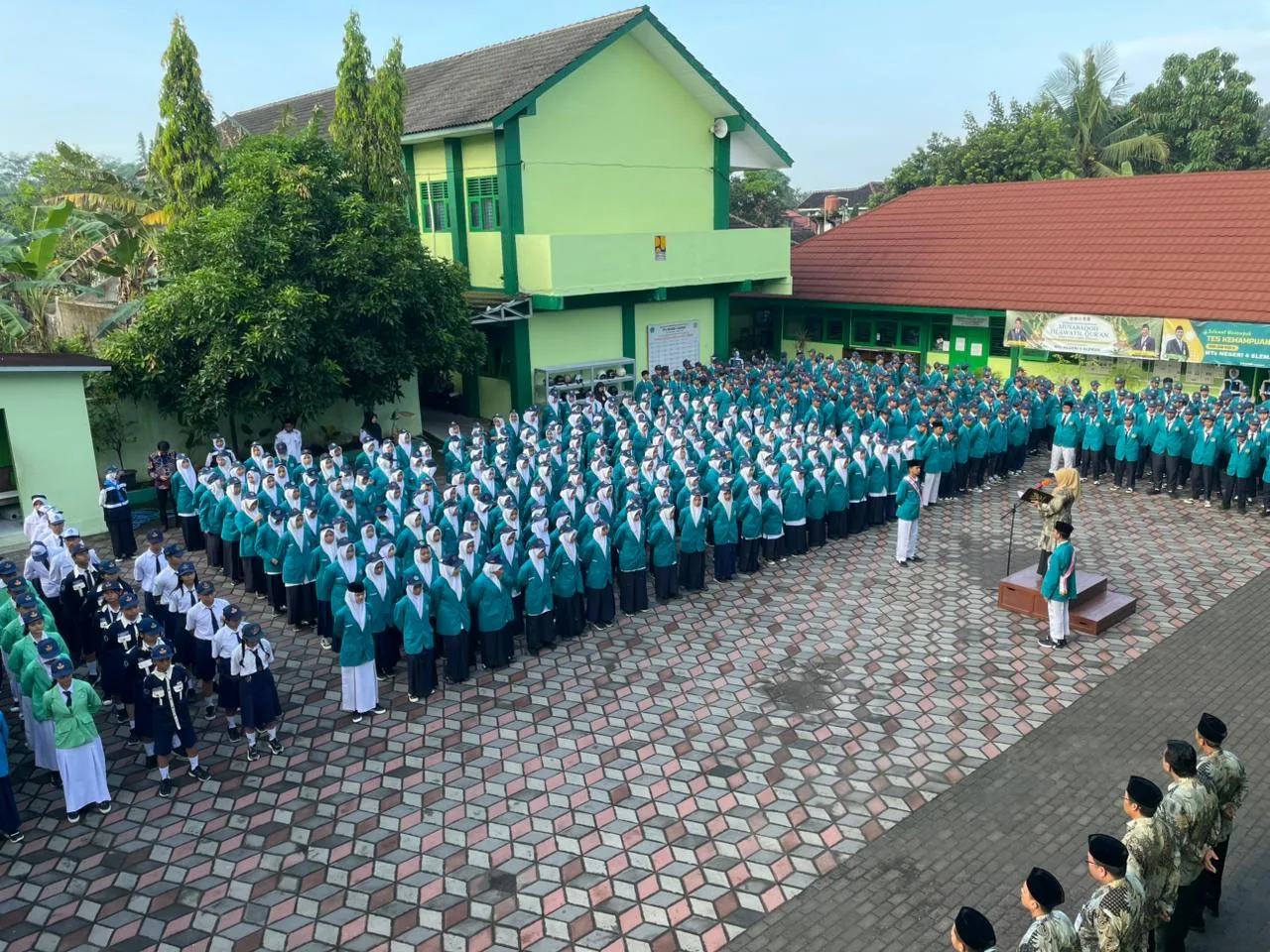 Pererat Persatuan, Pelajar SMP/MTs se-Kapanewon Sleman Ikuti Upacara Gabungan di MTsN 4 Sleman