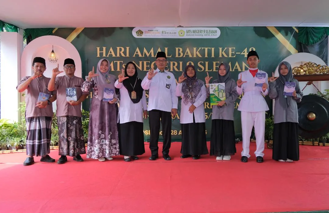 MTsN 9 Sleman Launching Buku Antologi Puisi dalam Peringatan HAB ke-48 dan Haflah At-Tasyakur Li Tahfidzil Qur’an
