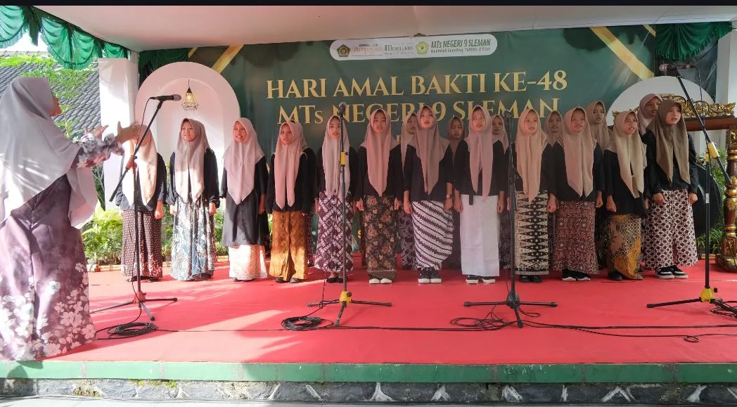 Paduan Suara Bahana Swara Matsama MTsN 9 Sleman Meriahkan HAB ke-48 dan Haflah At-Tasyakur Li Tahfidzil Qur’an