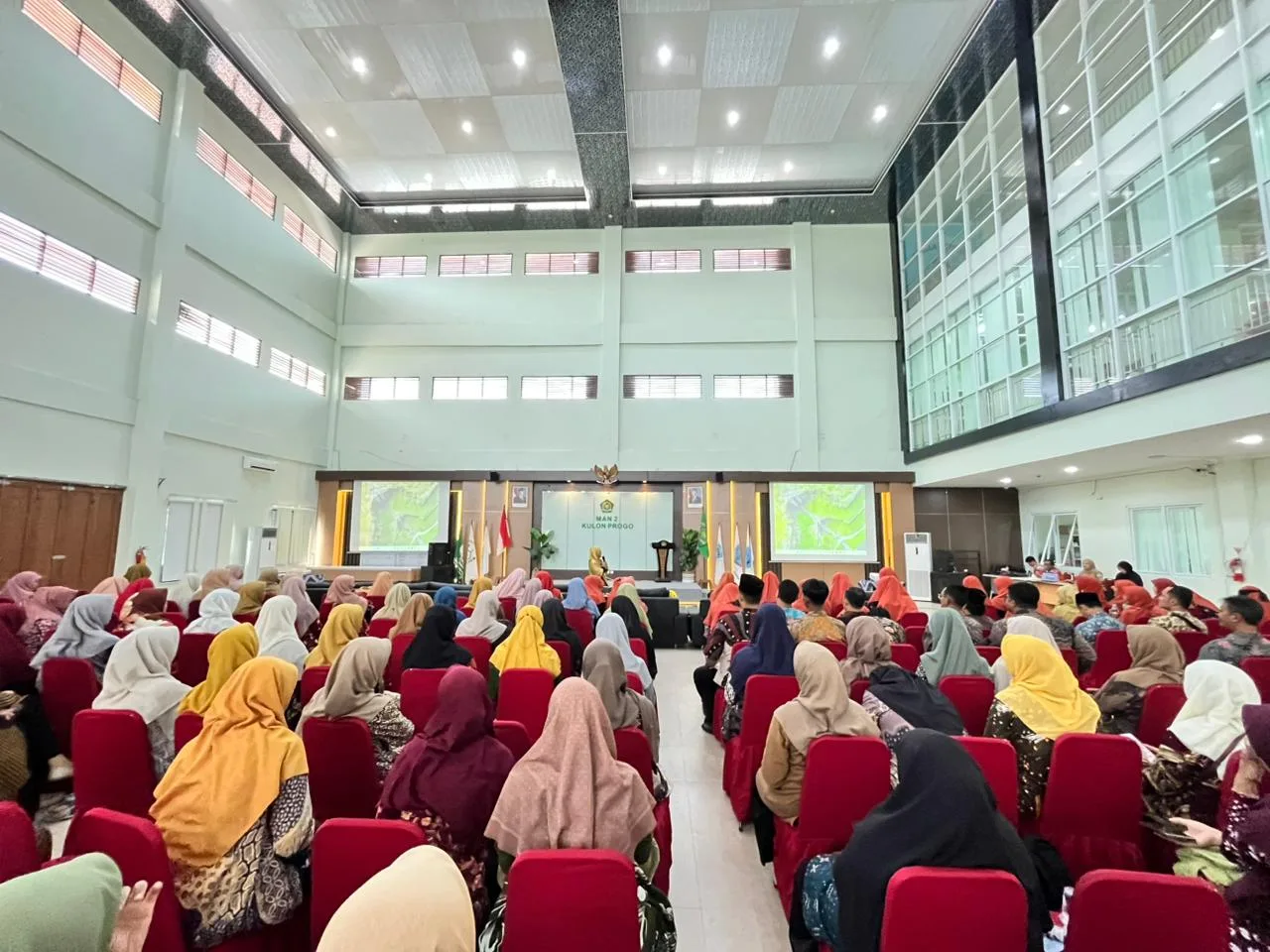Guru MTsN 8 Sleman Ikuti Workshop Penulisan Festival Literasi Kantor Wilayah Kementerian Agama DIY