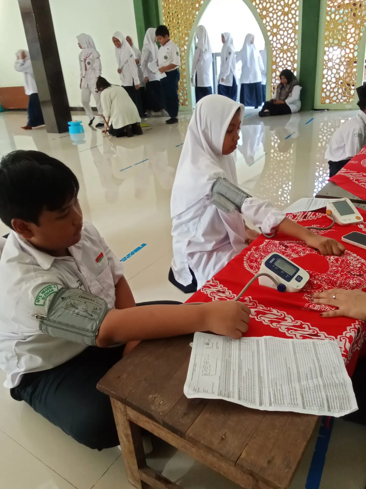 Pemeriksaan Kesehatan Siswa Kelas VII MTsN 4 Sleman Berjalan Lancar