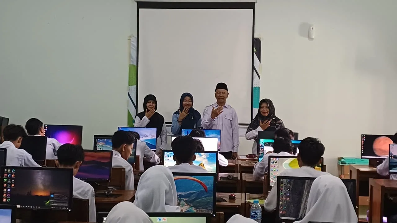 Tingkatkan Skill Digital, Siswa Multimedia MAN 5 Sleman Ikuti Workshop Platform Pembelajaran domain.id