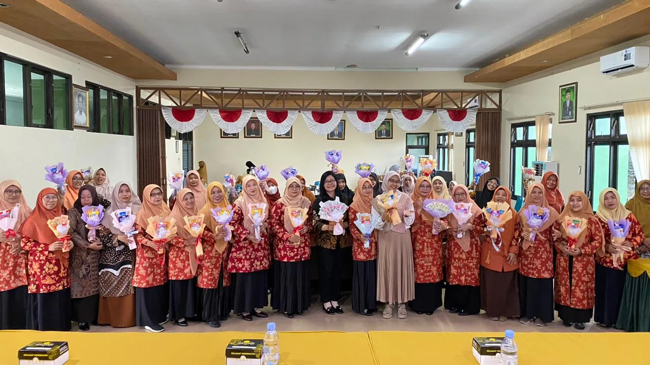 Asah Kreativitas, MAN 3 Sleman Ikuti Pelatihan Pembuatan Buket di Pertemuan DWP Kabupaten Sleman