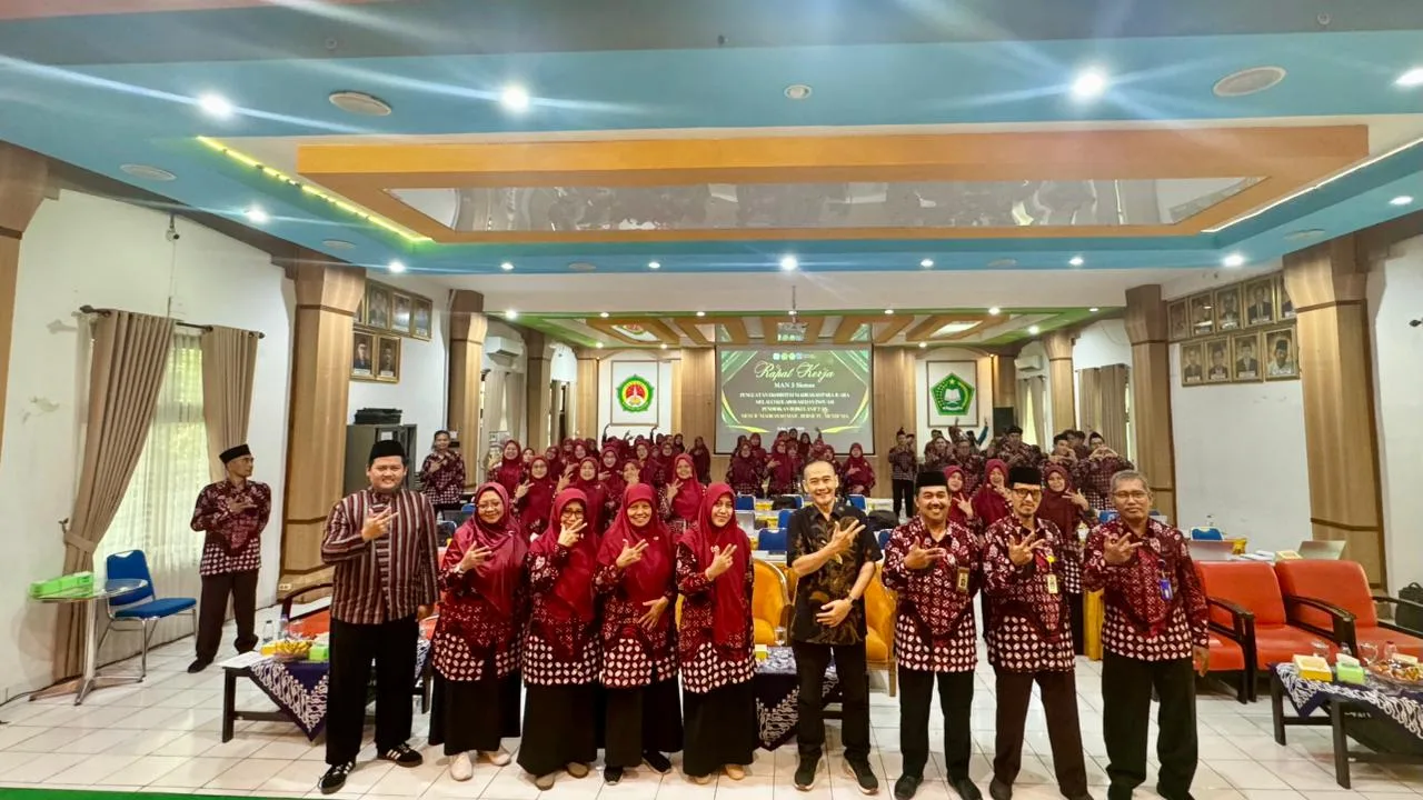 Hadirkan Praktisi UGM, MAN 3 Sleman Gelar Workshop Adiwiyata dalam Agenda Raker 2026