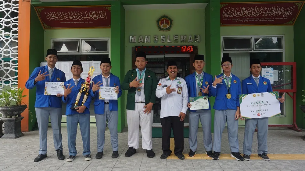 Kepala MAN 3 Sleman Berikan Apresiasi bagi Siswa Peraih Juara