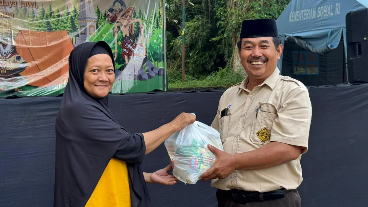 MSC MAN 3 Sleman Salurkan Bansos “Peduli Sesama” di Bumi Perkemahan Jaka Garong