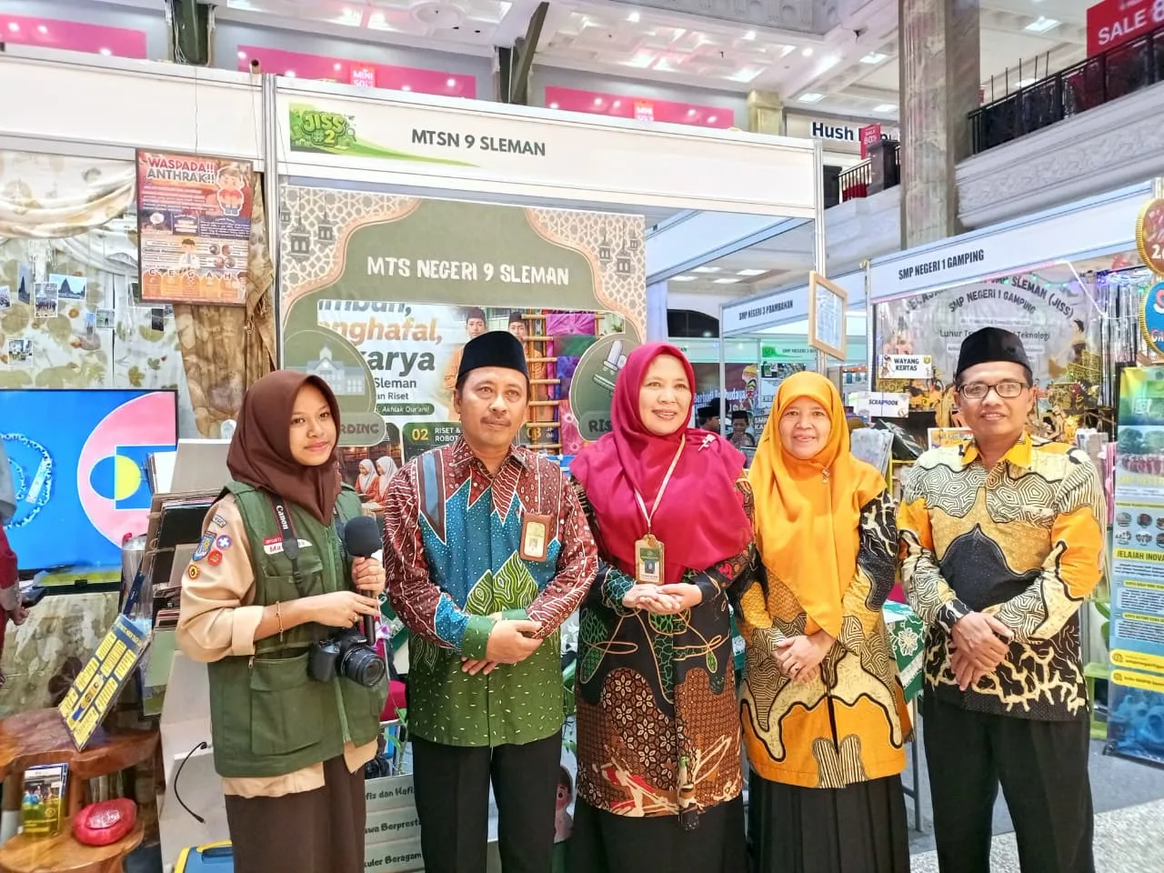 Tim JMS MTsN 9 Sleman Turut Meliput Pameran JISS di SCH