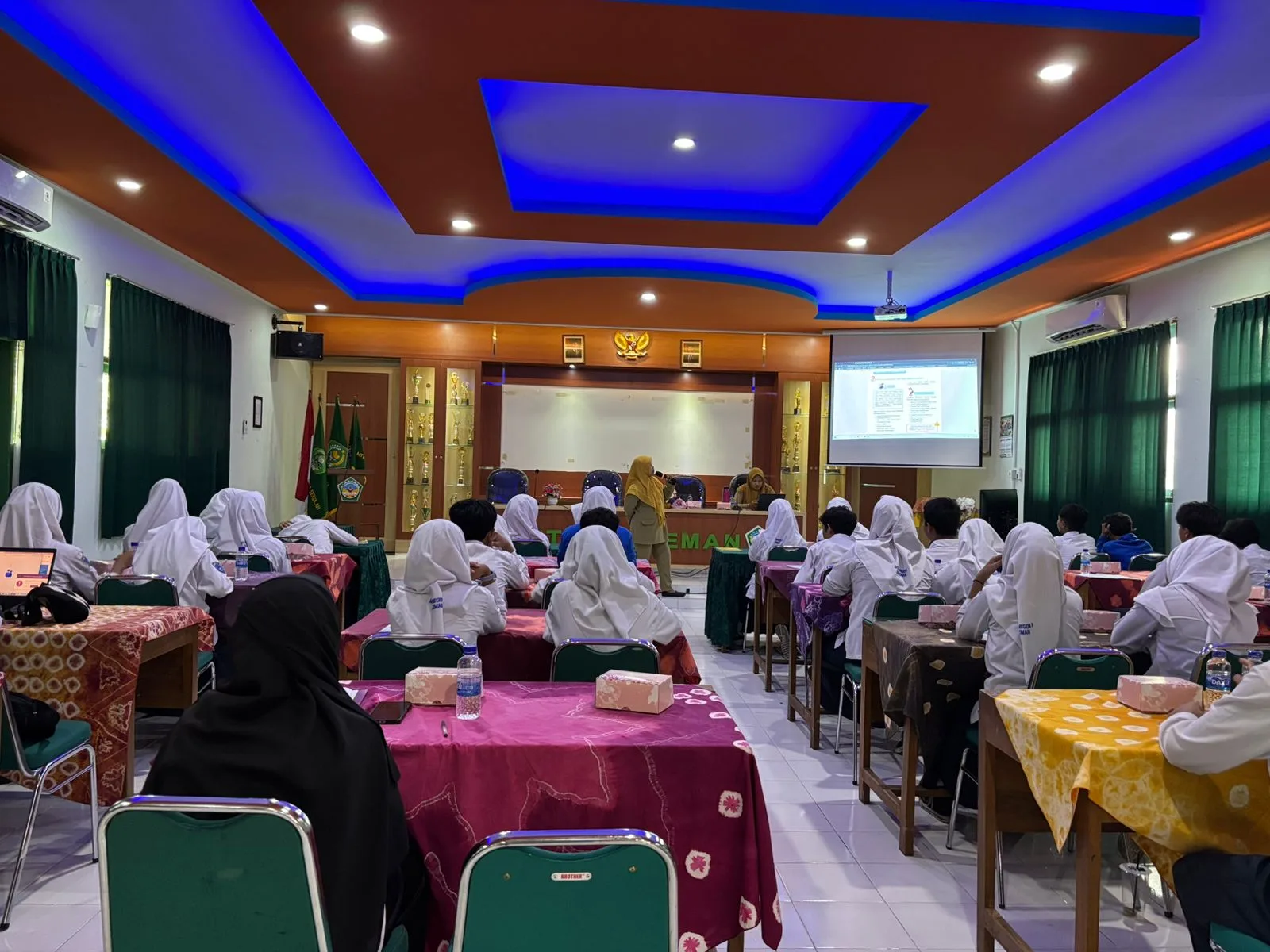 Puskemas Prambanan Edukasi Siswa MTsN 8 Sleman tentang Pertolongan Pertama Luka Psikologis