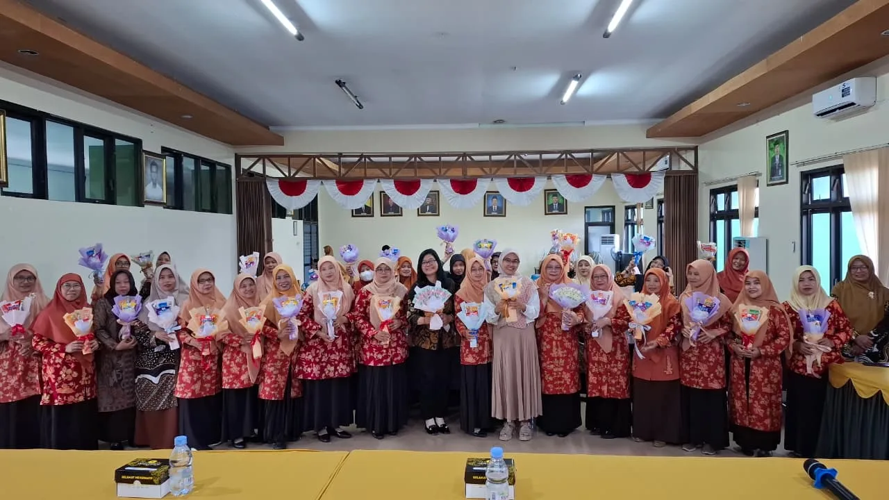Tingkatkan Kreativitas dan Kebersamaan, Titik Susilawati Ikuti Kegiatan Dharma Wanita di Kemenag Sleman