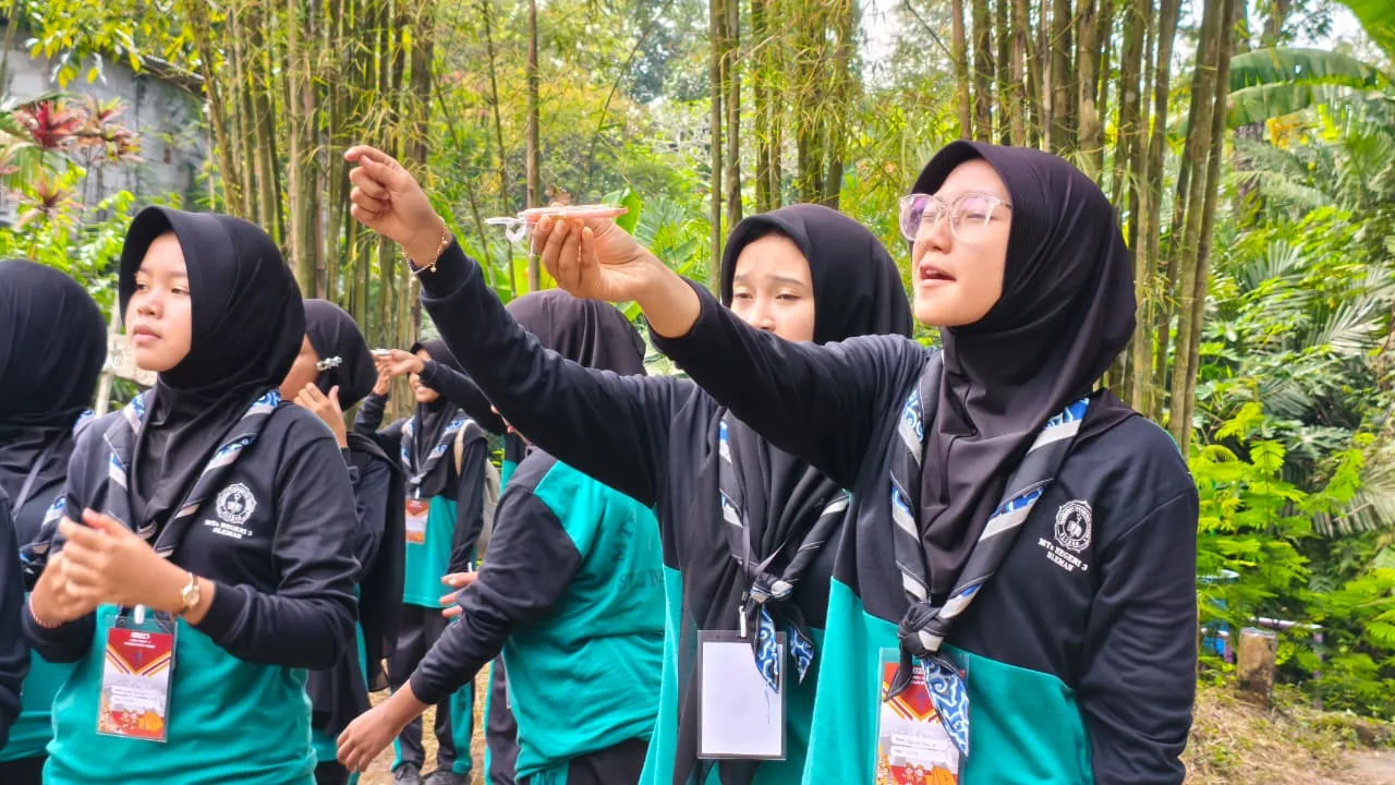 Asah Akurasi dan Kerja Sama, Pramuka Peserta Kemah Tantang Diri Menerka Tinggi Pohon di Pos Terakhir