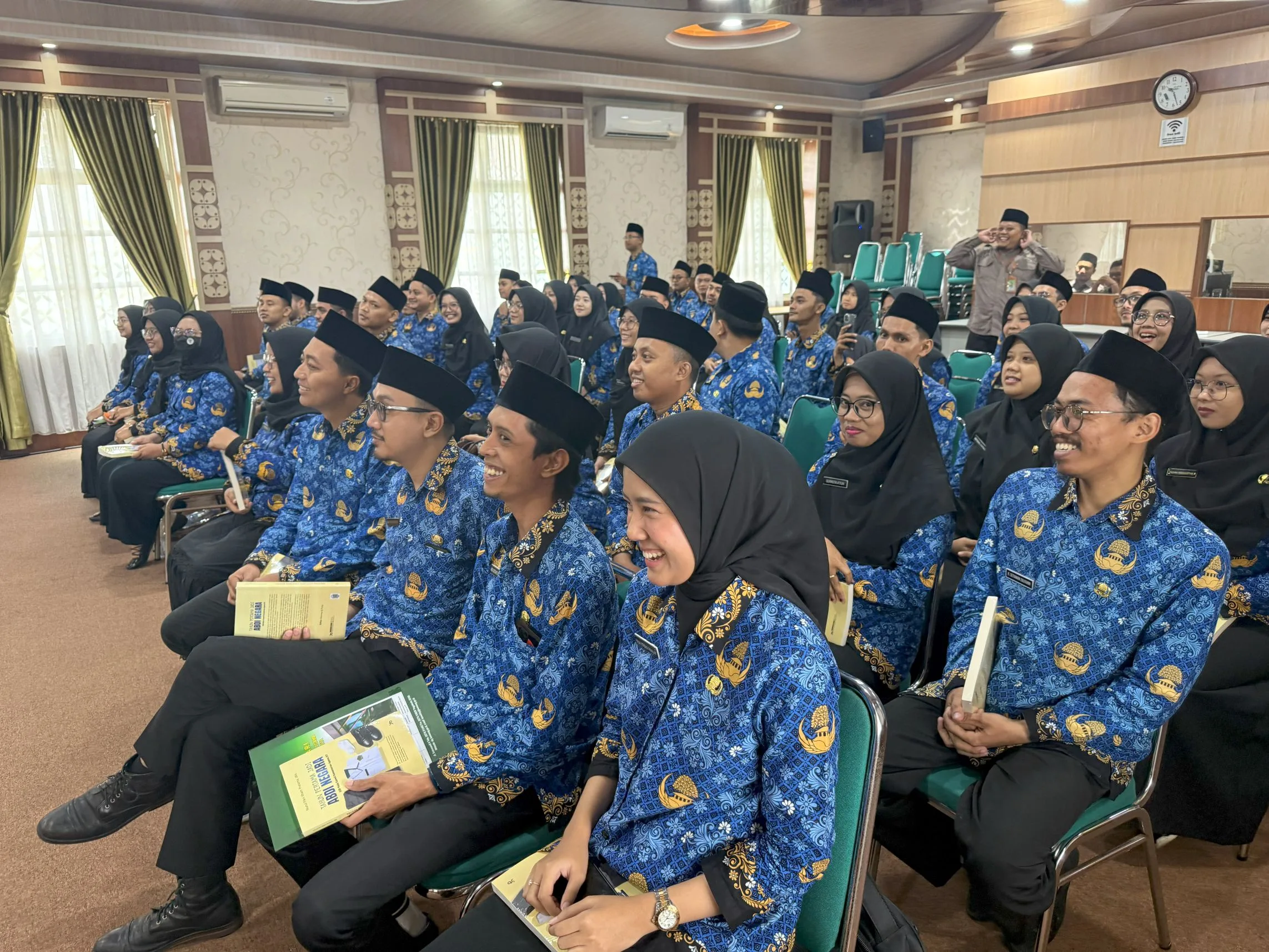 Dari Ruang Kelas ke Buku Nasional, Guru MTsN 1 Sleman Ikut Menulis Pengalaman jadi ASN
