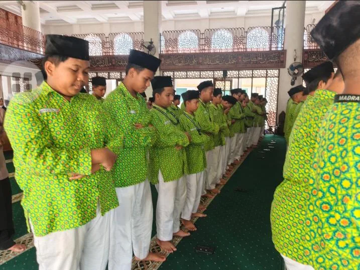Kegiatan Religius Siswa MTsN 9 Sleman di Masjid Al Muttaqin