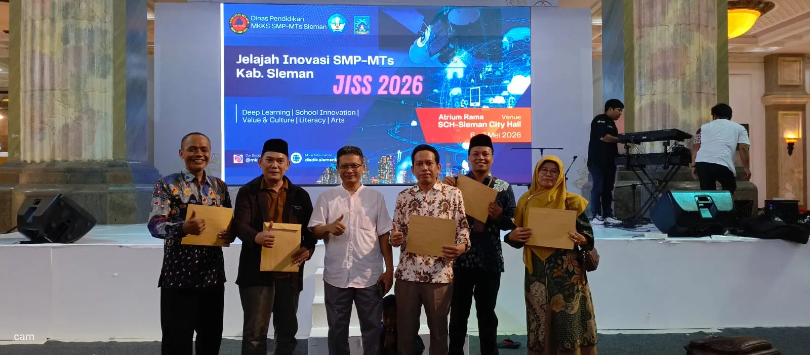 Hadiri Penutupan JISS 2026, Kepala MTsN 3 Sleman Wakili Siswa Terima Medali Perunggu OSN Cabang IPA