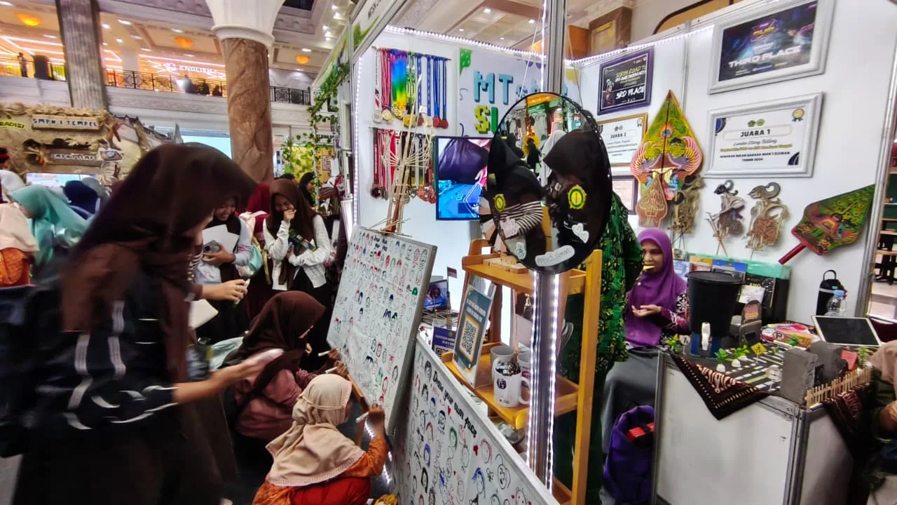 Stand MTs Negeri 3 Sleman Ramai Dikunjungi dalam Pameran JISS 2026