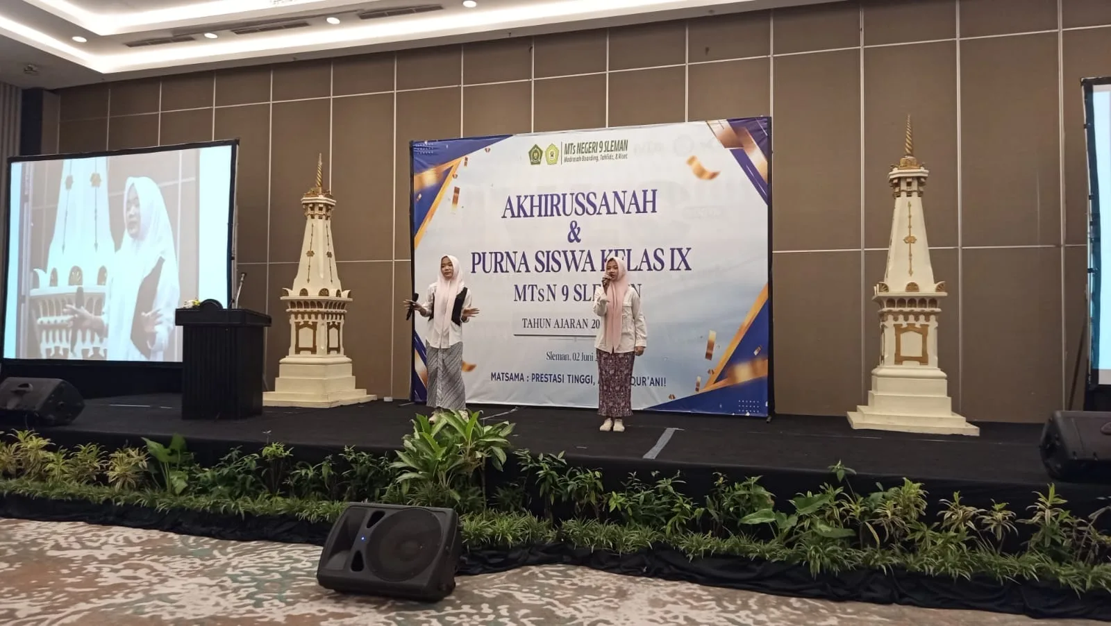Alunan “Sesuatu di Jogja” dari Dua Siswa MTsN 9 Sleman Curi Perhatian Hadirin