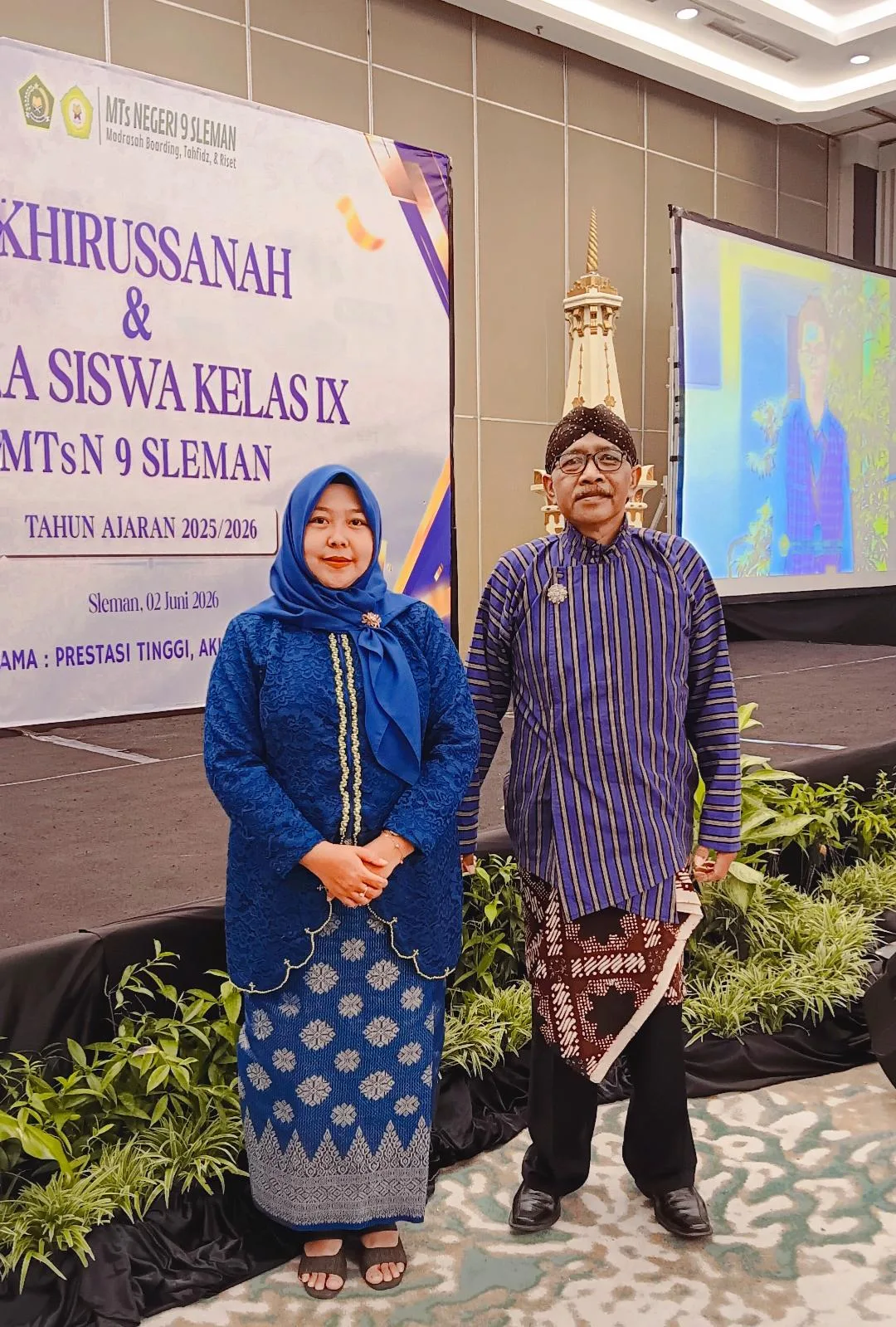 Dua MC MTsN 9 Sleman Antarkan Acara Akhirussanah Berjalan Lancar dan Khidmat