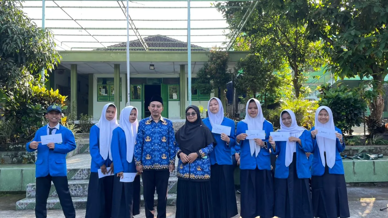 Gelar Upacara Hari Lahir Pancasila, MTsN 2 Sleman Apresiasi Kreativitas Siswa Juara Lomba Memasak