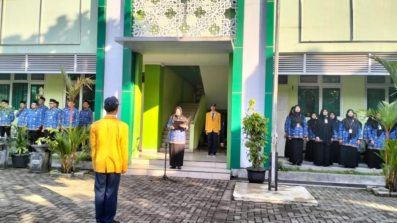 Kepala MTsN 9 Sleman Bacakan Sambutan Ketua BPIP pada Upacara Hari Lahir Pancasila 2026