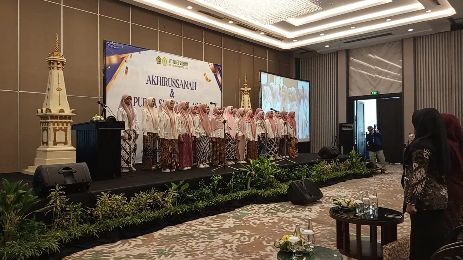 Menggema Penuh Harmoni, Padus MTsN 9 Sleman Tampil Gemilang di Akhirussanah Kelas IX
