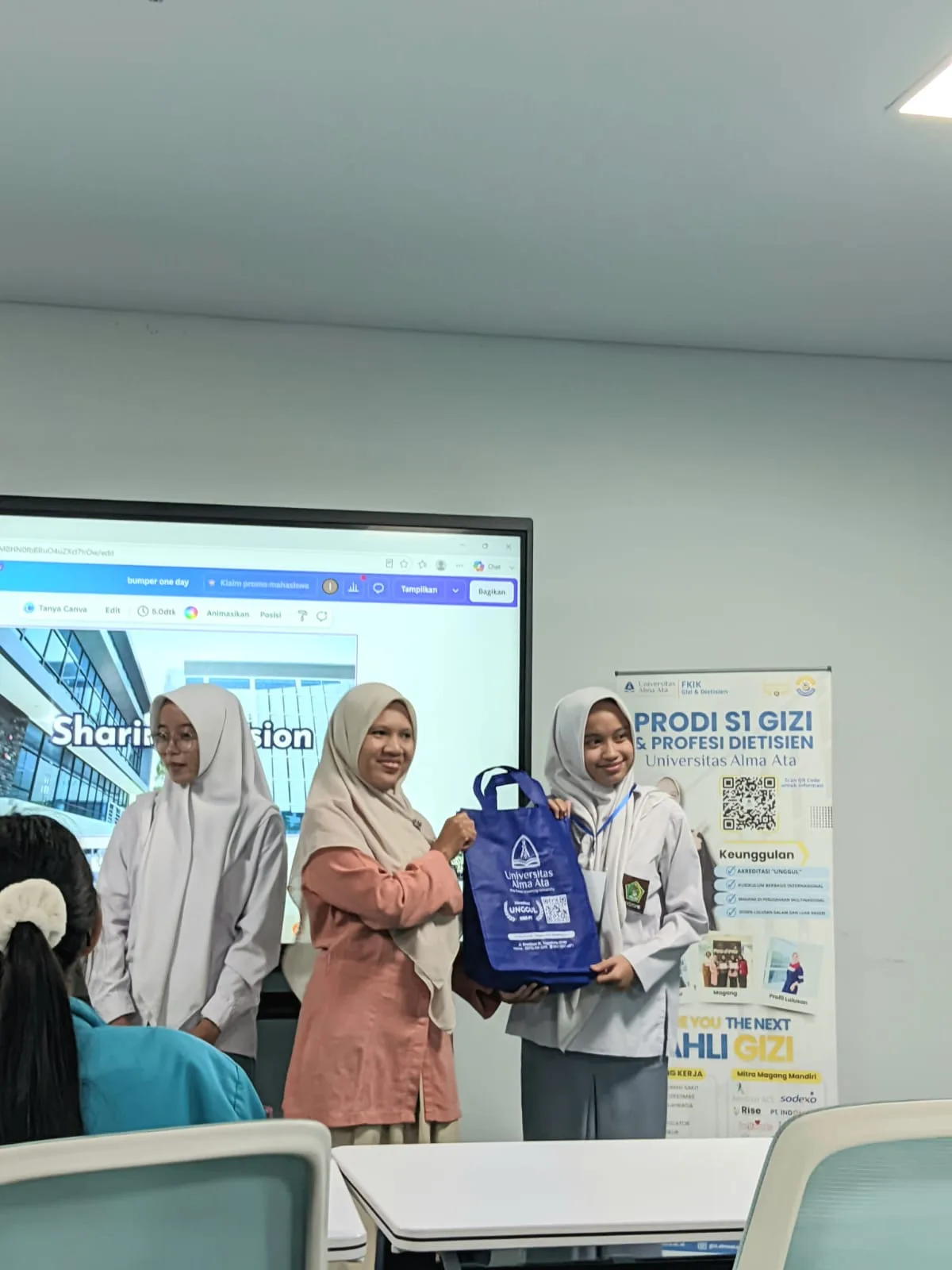 Siswa MAN 5 Sleman Ikuti One Day To Be a Nutrition Student di Universitas Alma Ata