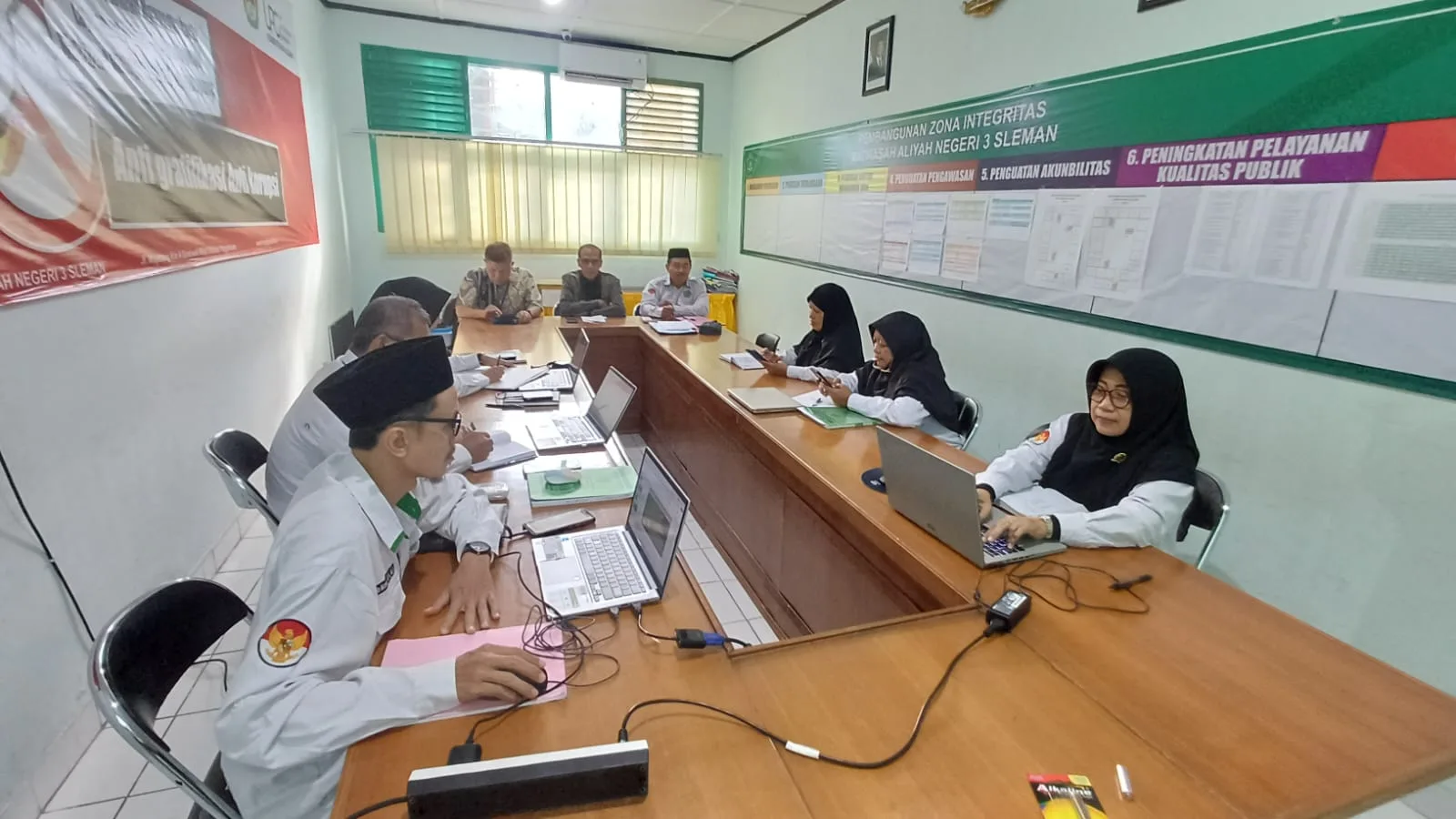 Tingkatkan Keterbukaan Pelayanan Publik, Pimpinan MAN 3 Sleman Gelar Rapat Koordinasi Bersama Komite