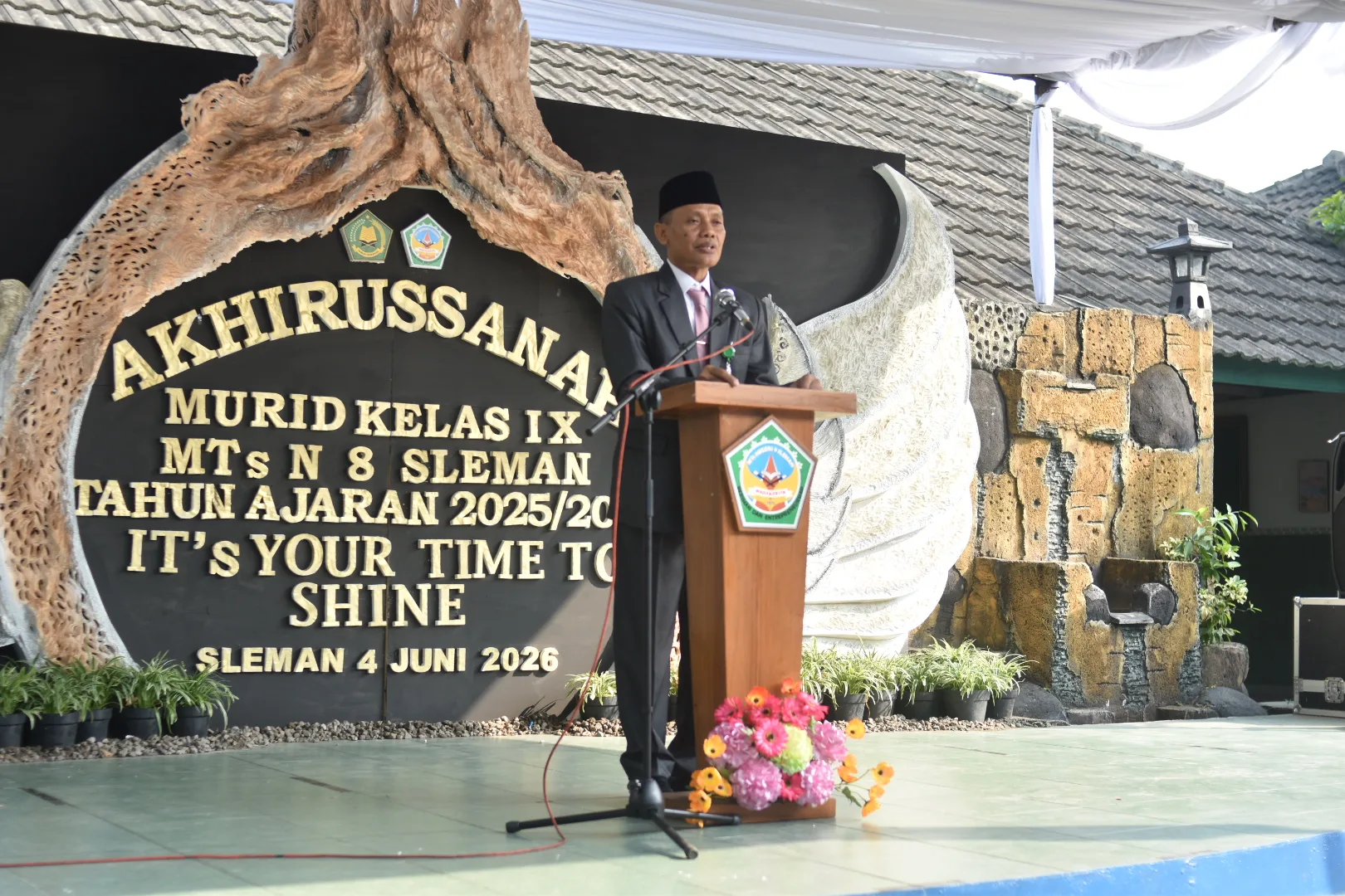 Kepala MTsN 8 Sleman Serahkan dan Amanahkan Kembali Siswa Kelas IX kepada Orang Tua
