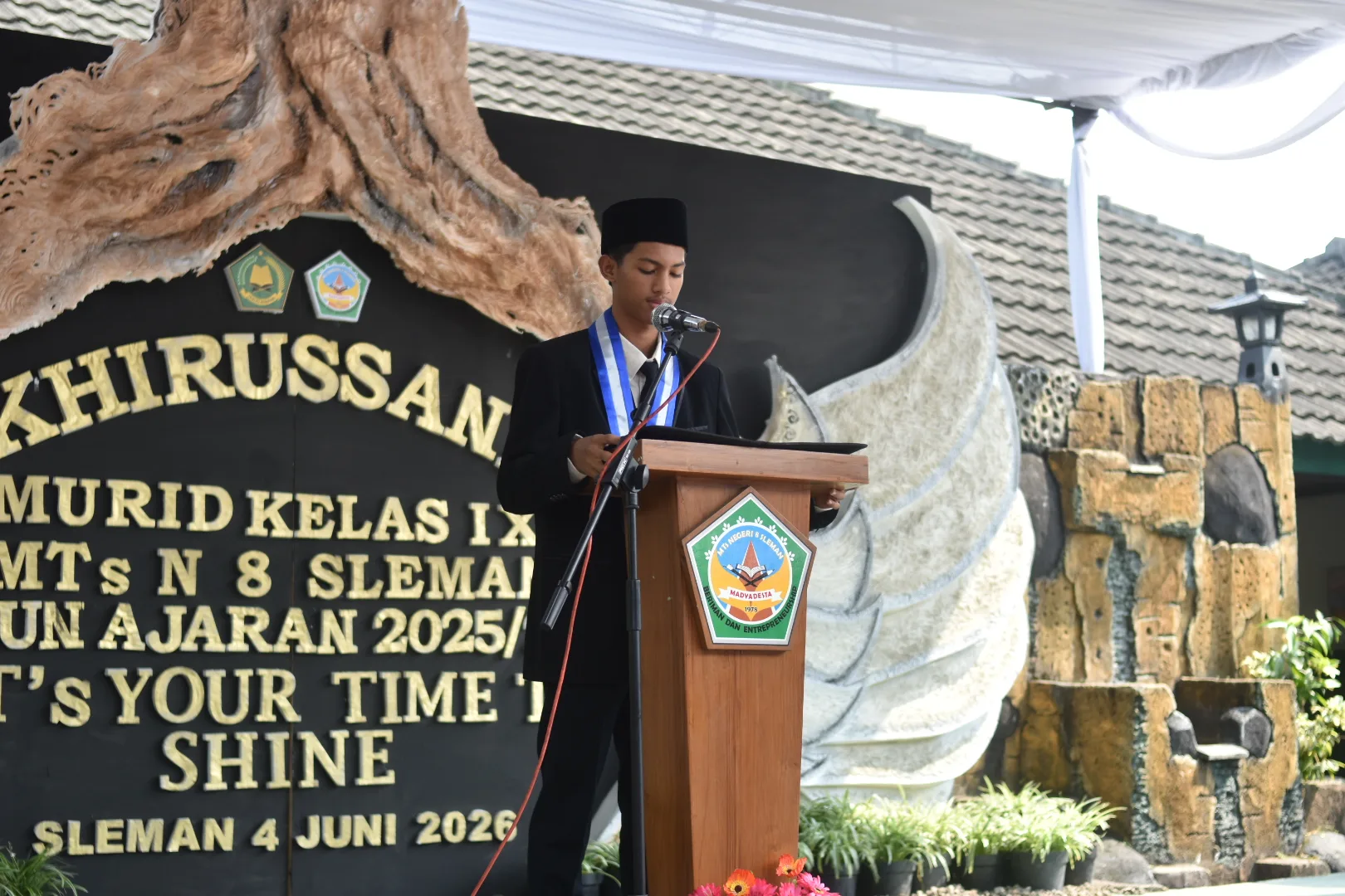 Mantan Ketua OSIS Pimpin Ikrar Alumni pada Akhirussanah MTsN 8 Sleman