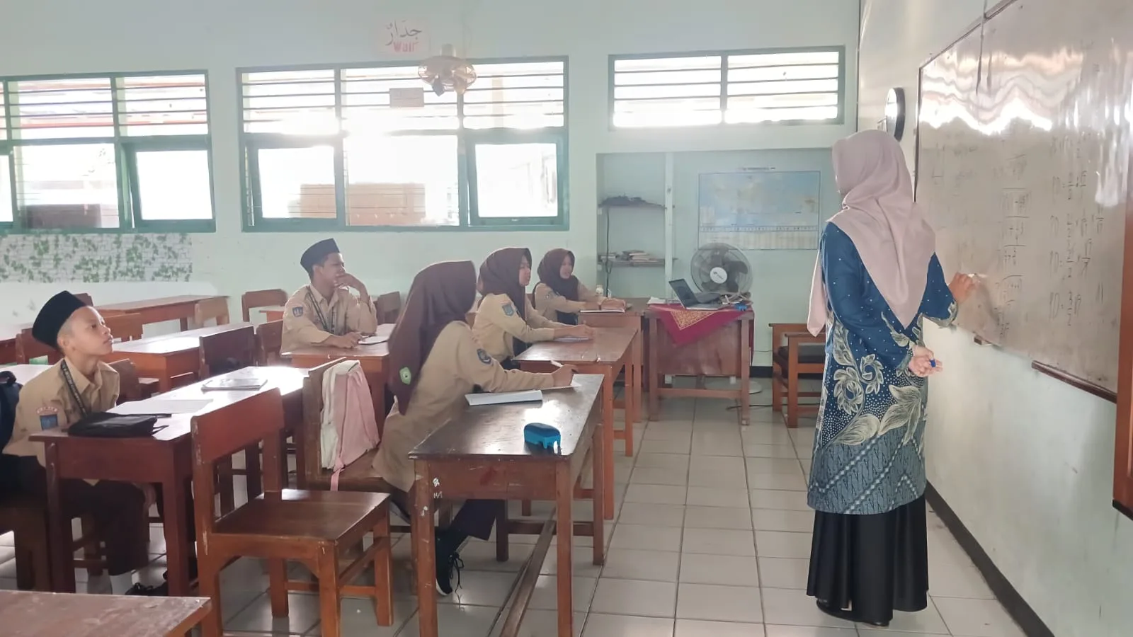 Jelang Kompetisi Peserta OSN Matematika MTsN 9 Sleman Ikuti Bimbingan Intensif
