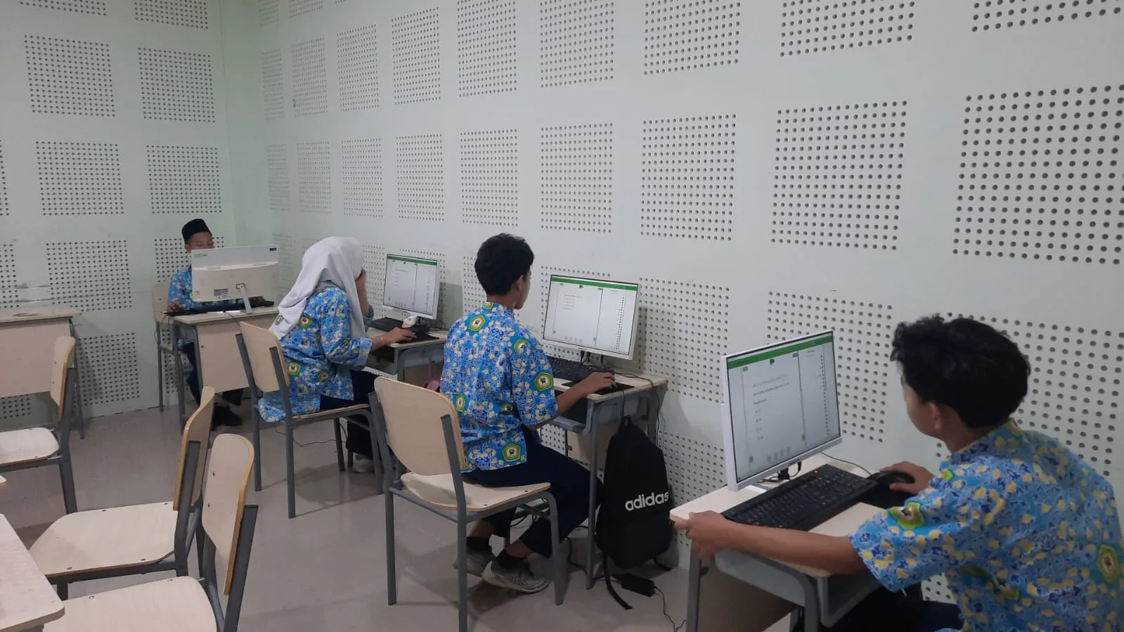 Terkendala Gadget, MTsN 9 Sleman Fasilitasi Siswa  dengan Komputer Madrasah Pelaksanaan ASAS