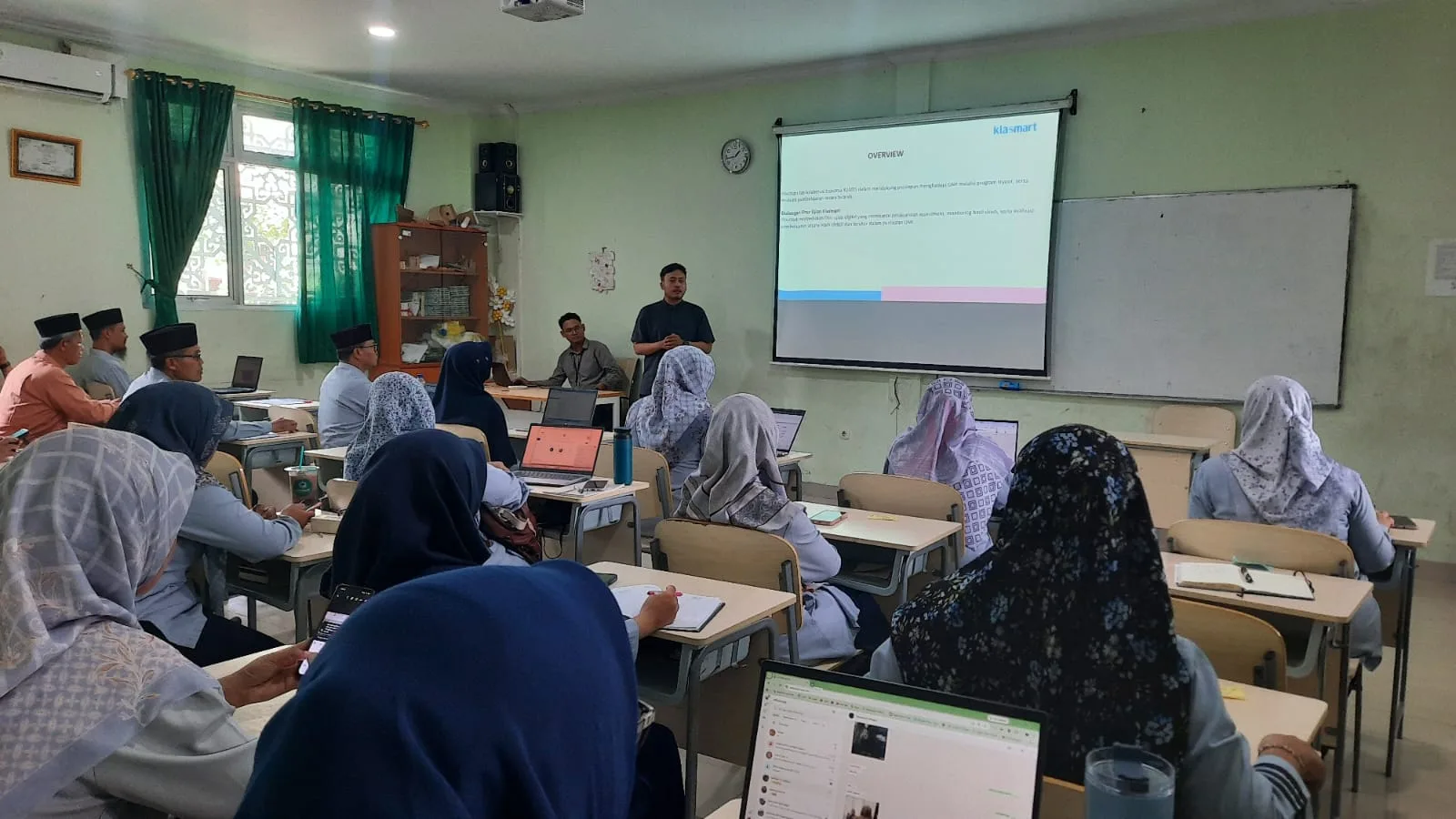 ASN MTsN 9 Sleman Antusias Ikuti Sosialisasi Klasmart, Aplikasi Pelayanan Pembelajaran Berbasis Digital