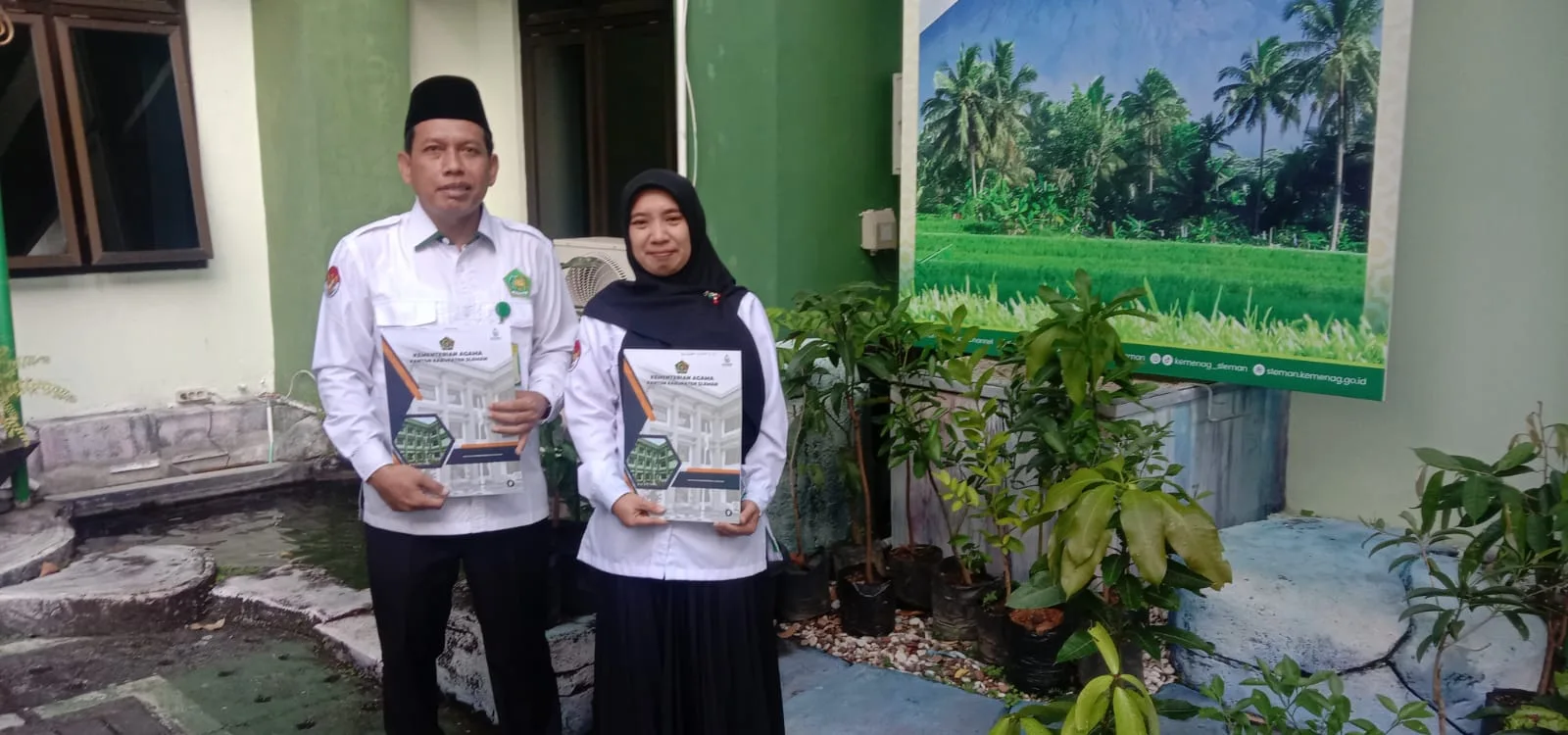 Kepala MTs N 3 Sleman Terima SK dan Piagam Penghargaan AGTK Tingkat Kabupaten Sleman Tahun 2026
