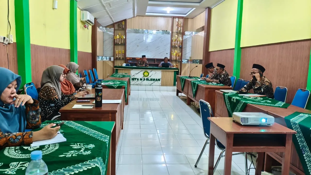 Matangkan Struktur Pendidikan, Tim Pengembang Kurikulum MTsN 3 Sleman Gelar Rakoord Strategis