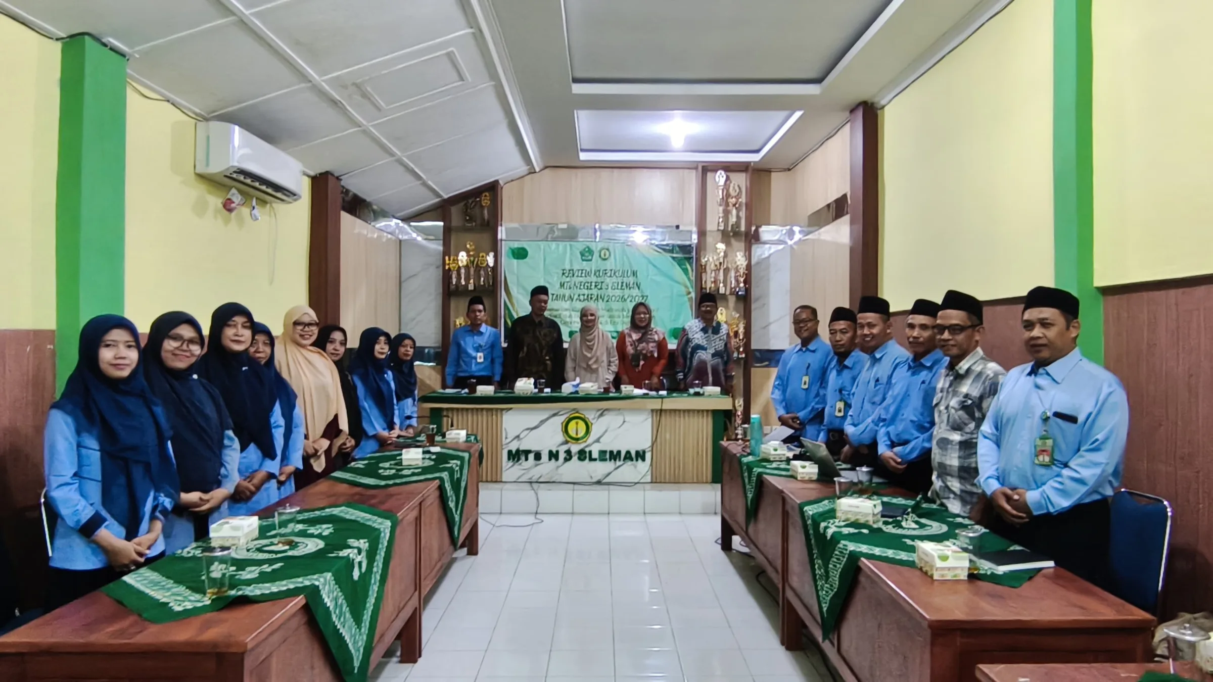 Menuju Generasi Unggul Digital, MTsN 3 Sleman Sukses Gelar Review Kurikulum Berkarakter