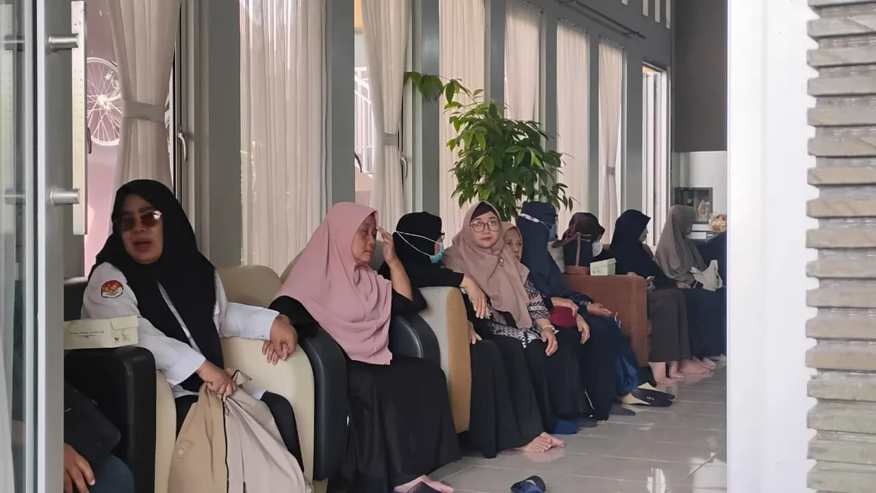 MTsN 9 Sleman Berkabung,Takziyah ke Rumah Duka Keluarga Guru