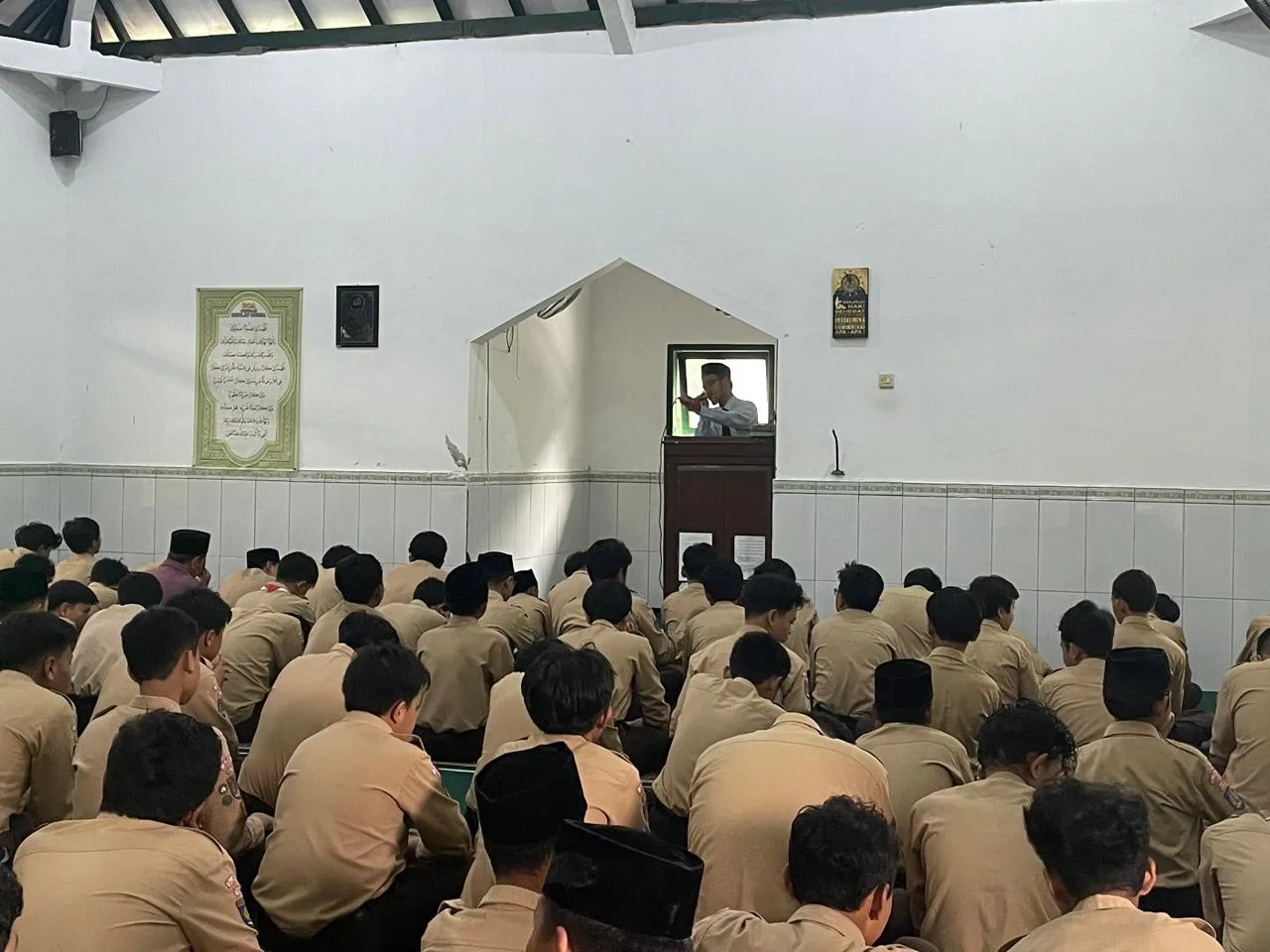 Khatib MTsN 10 Sleman: Jaga Fitrah dan Bentengi Generasi dari Ancaman LGBT