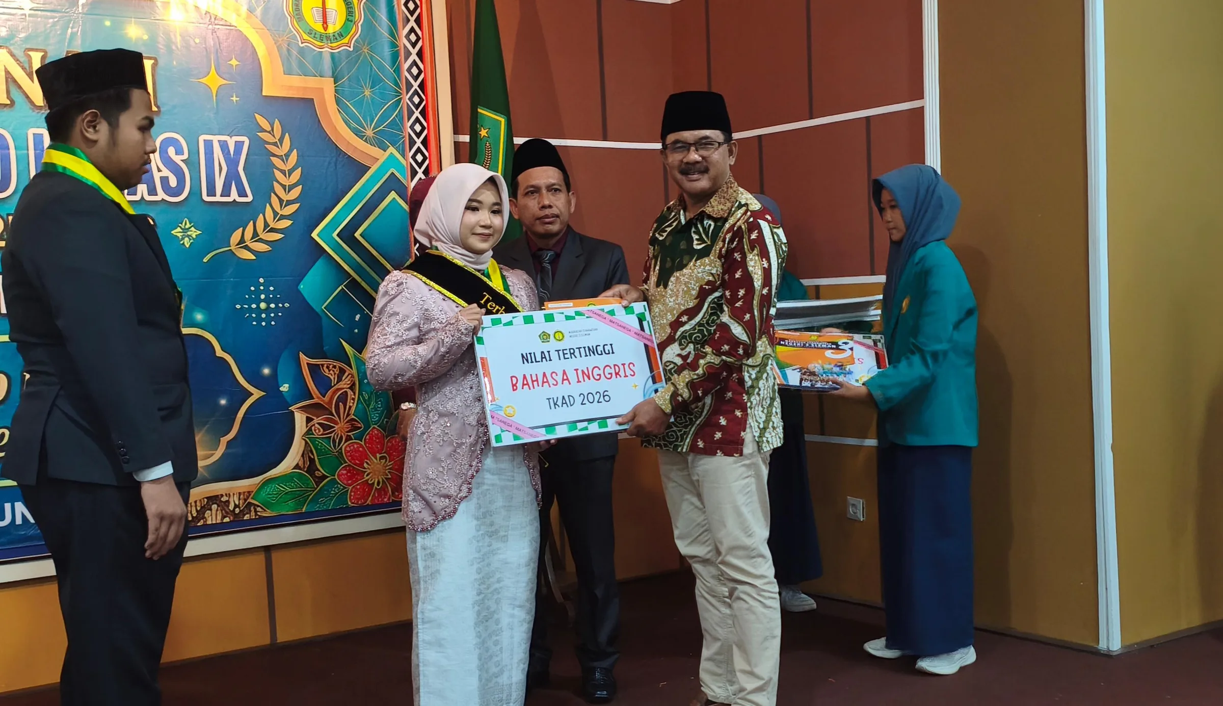 Laquitha Ishama Sarah Salisa Raih Nilai Sempurna 100 TKAD Bahasa Inggris