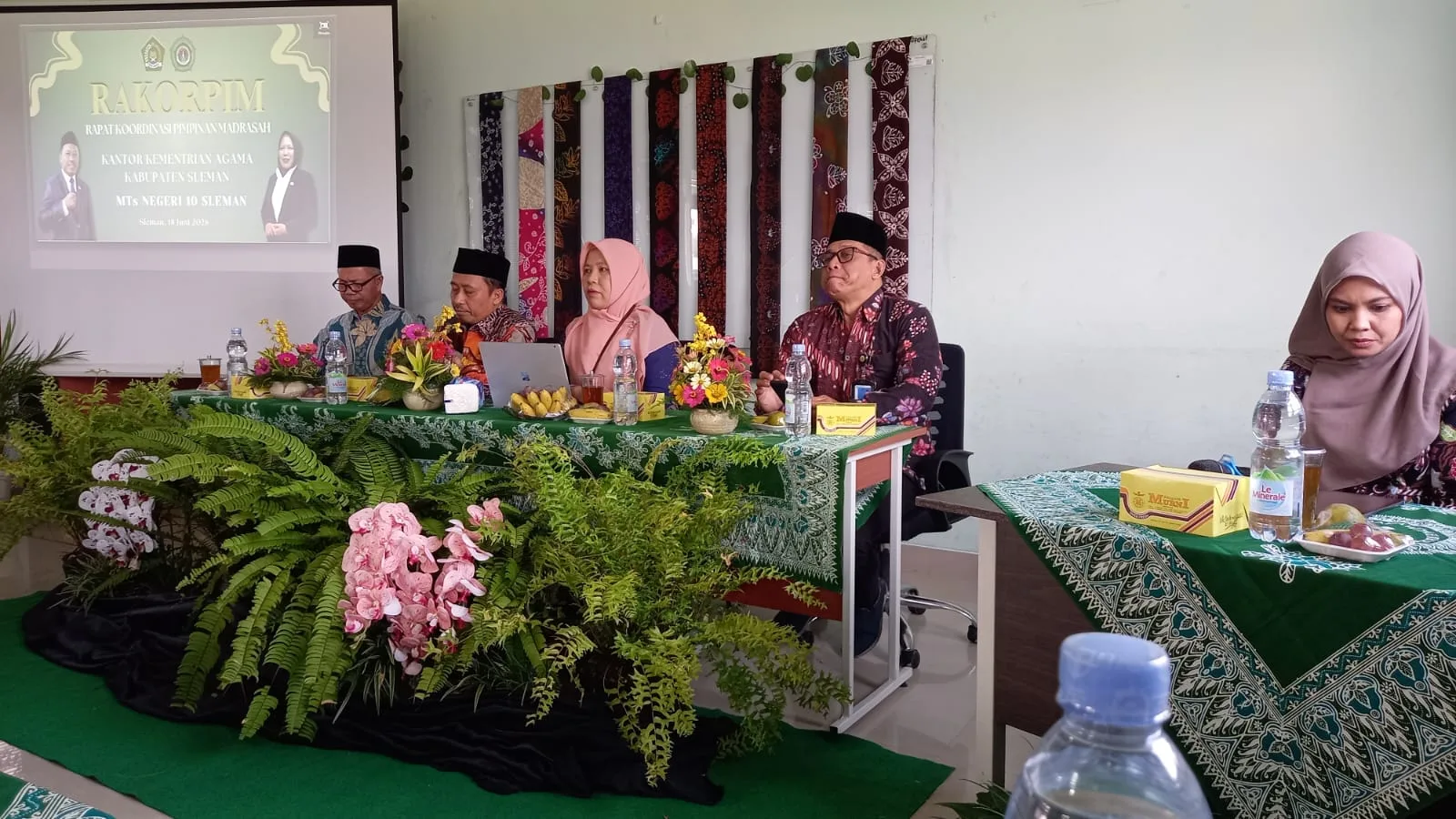 Kepala MTsN 9 Sleman Mengikuti Sambutan Kepala Kemenag Sleman pada Pembukaan Rakorpim