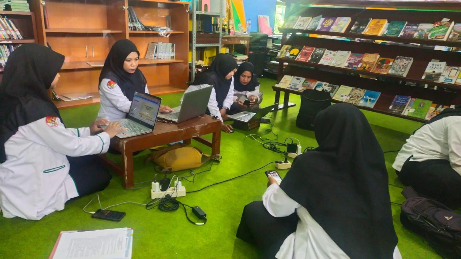 SOP Kebersihan Disusun, Pegawai TU MTsN 9 Sleman Perkuat Budaya Bersih di Madrasah